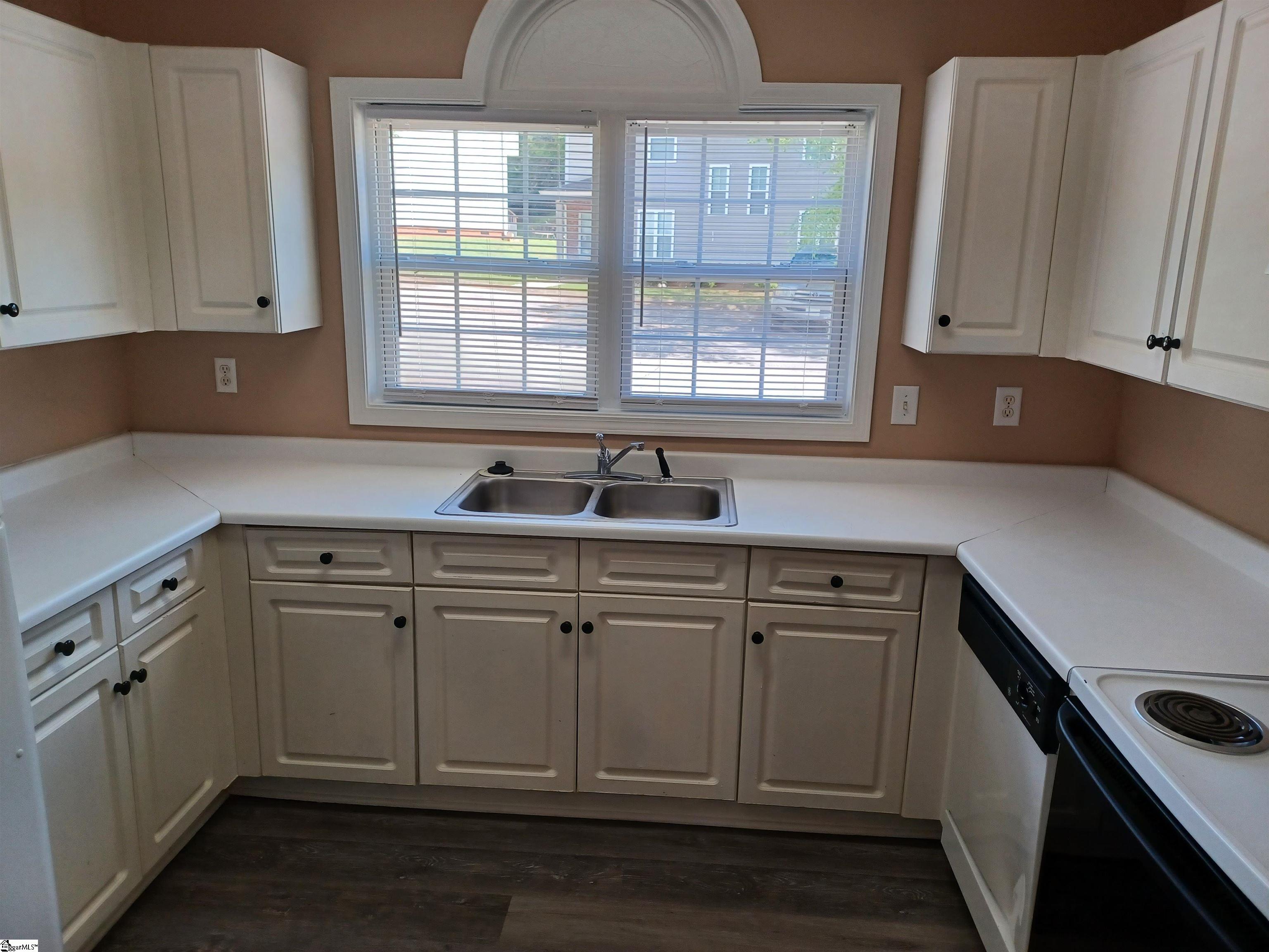 112 Huntress Drive Property Photo 9