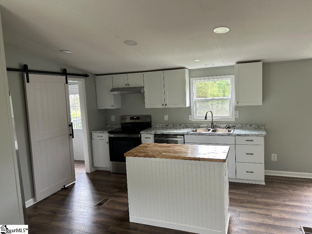 317 Beaver Pond Drive Property Photo 4