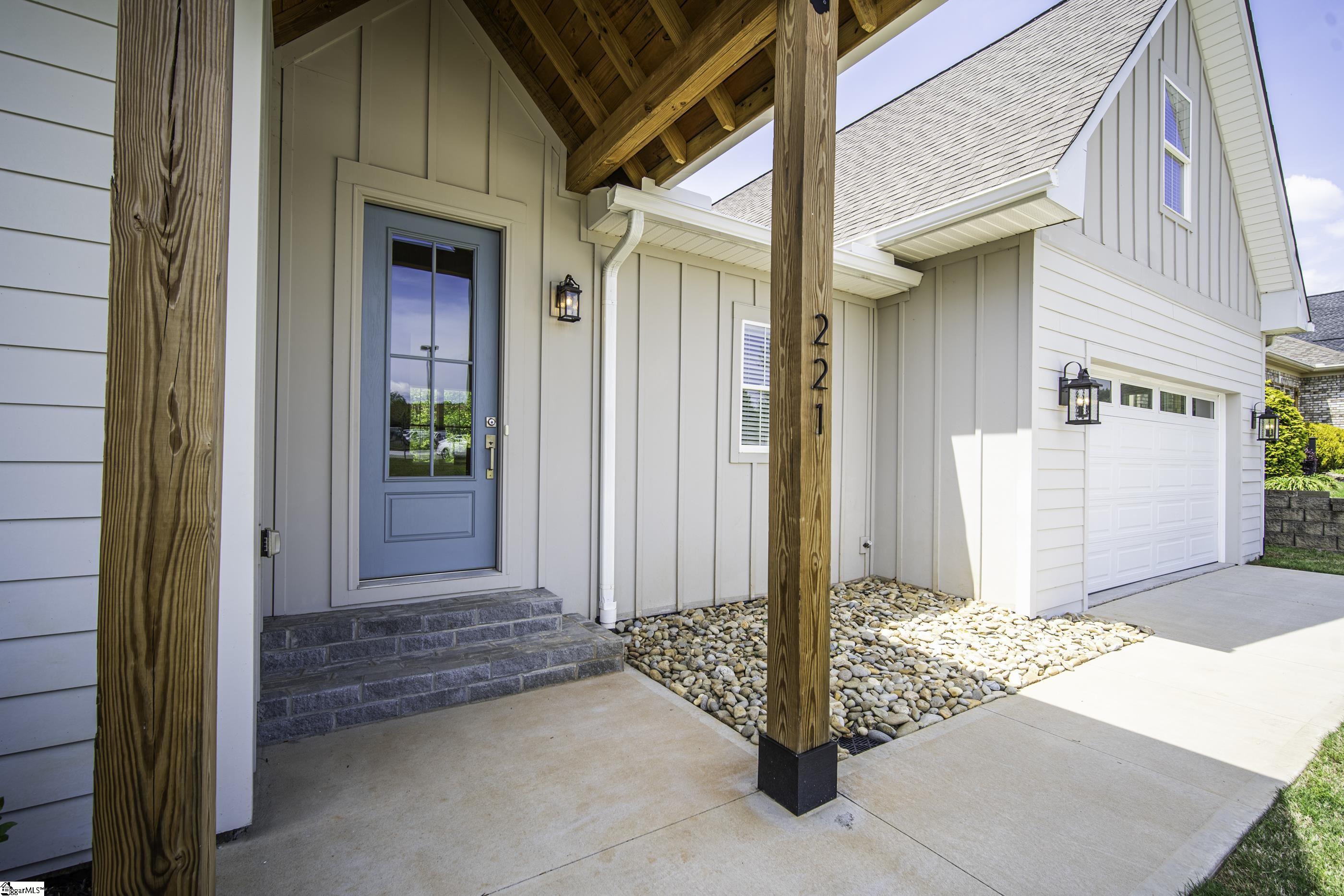 221 Wood River Way Property Photo 2