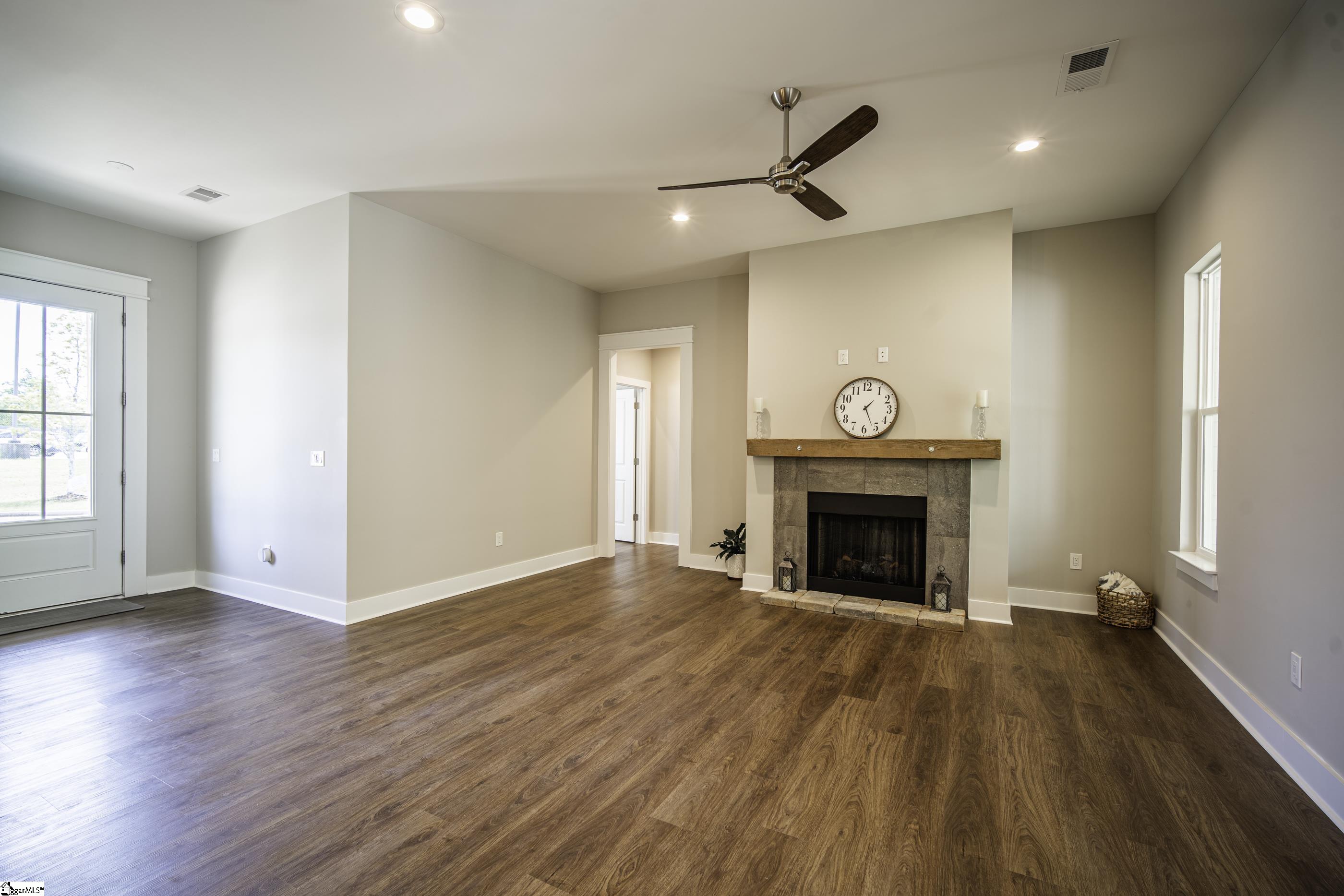 221 Wood River Way Property Photo 10