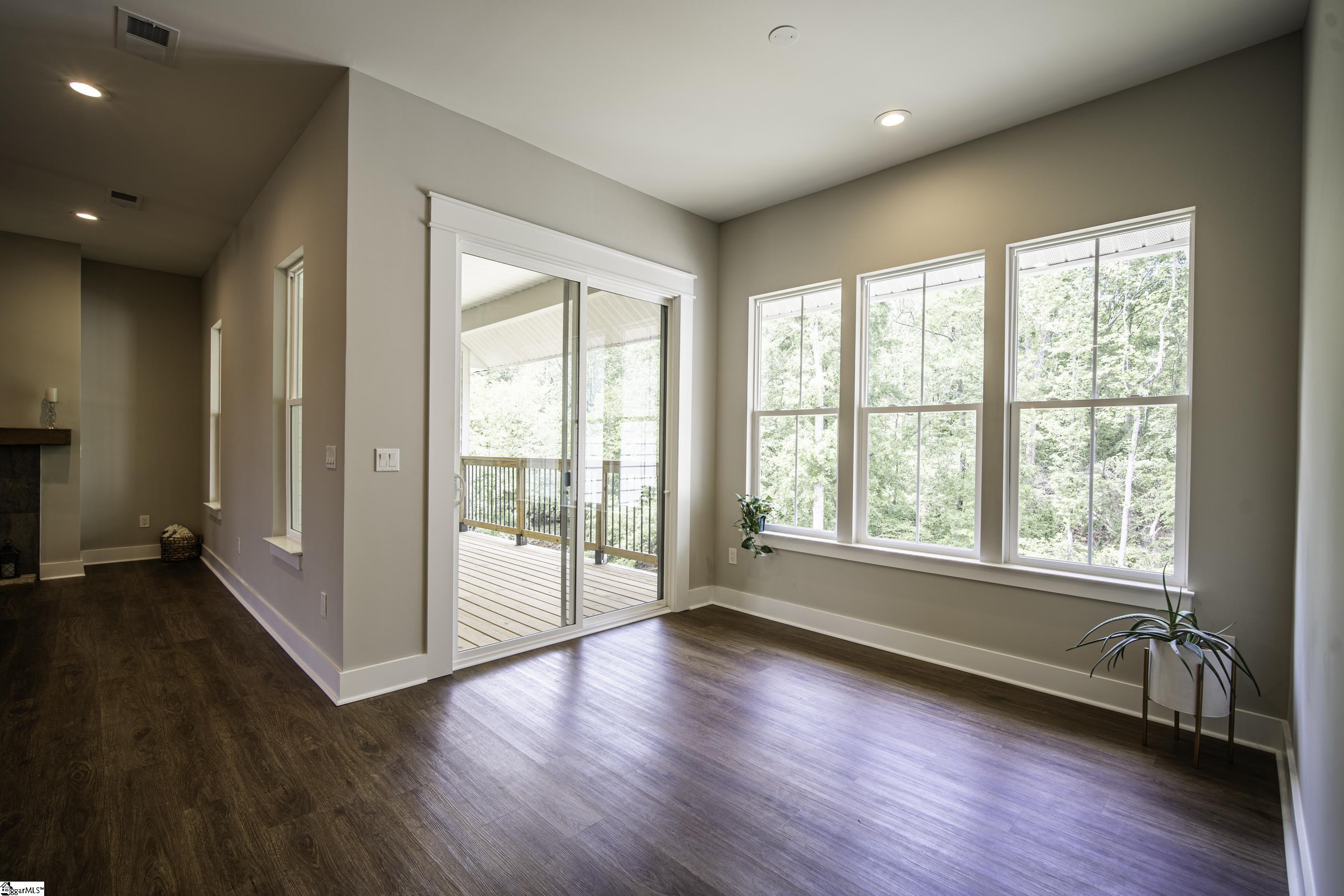 221 Wood River Way Property Photo 11