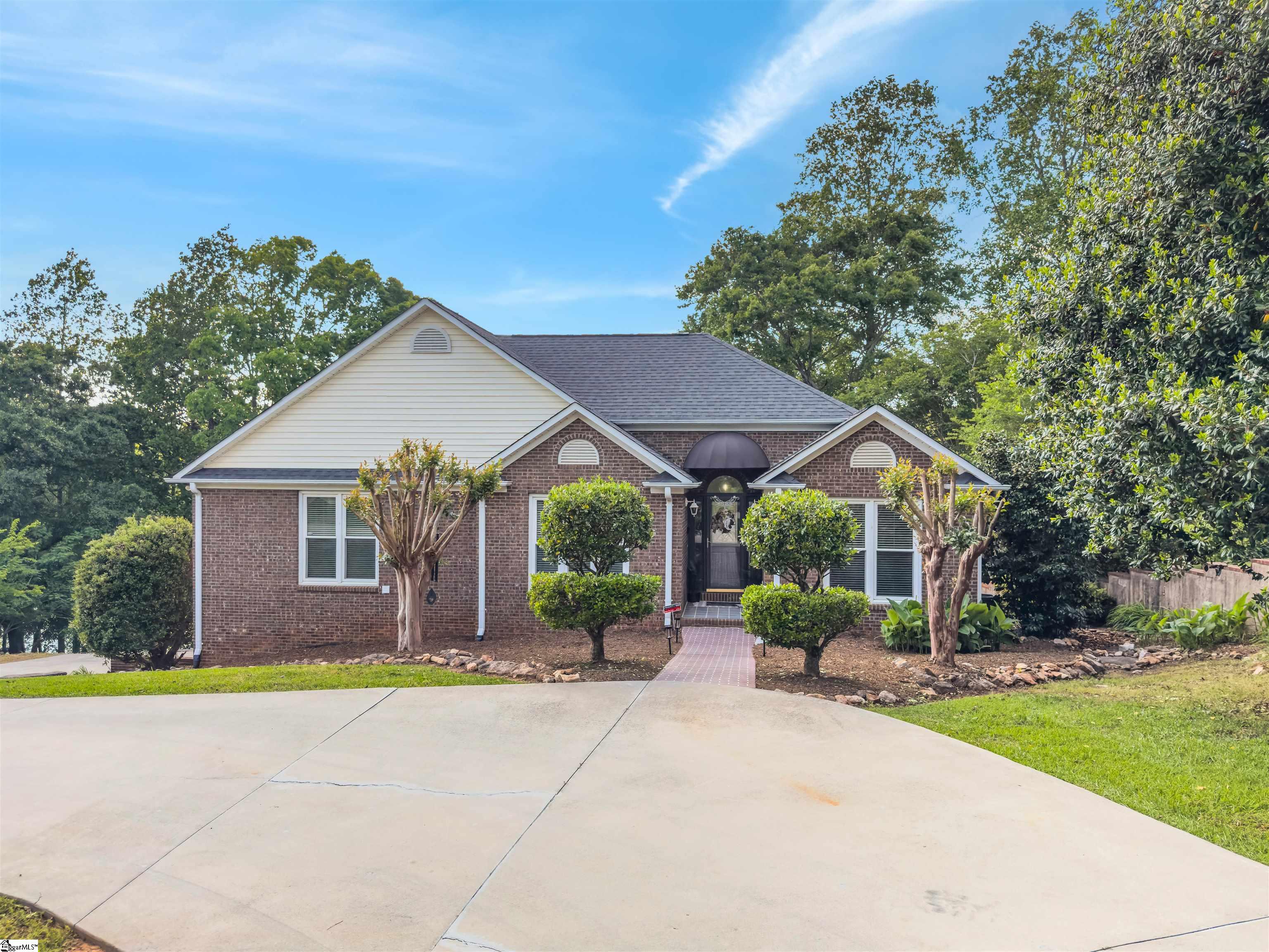 168 Lakeshore Drive Property Photo 1