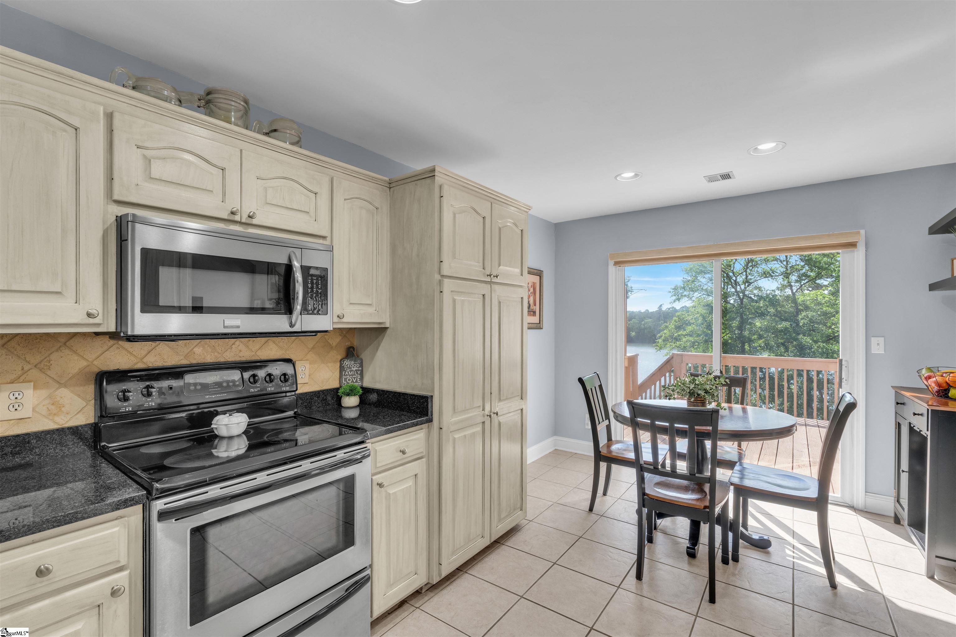 168 Lakeshore Drive Property Photo 10