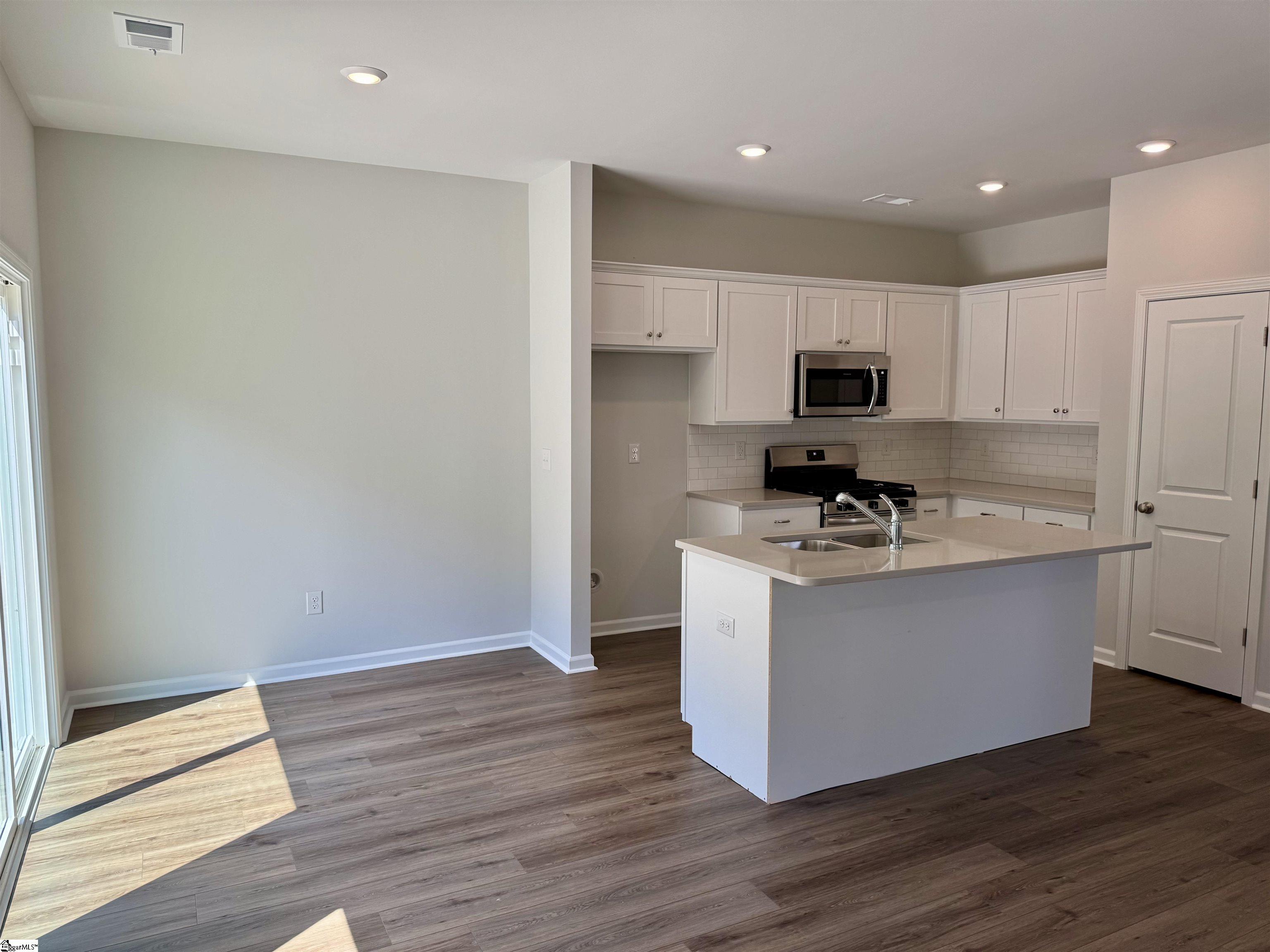 12107 Lansbury Drive Property Photo 9