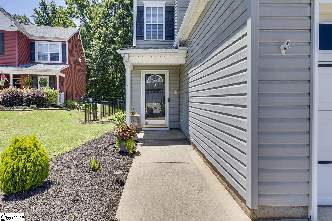 127 Ledgewood Way Property Photo 3