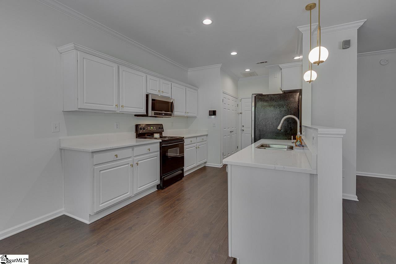 127 Ledgewood Way Property Photo 17