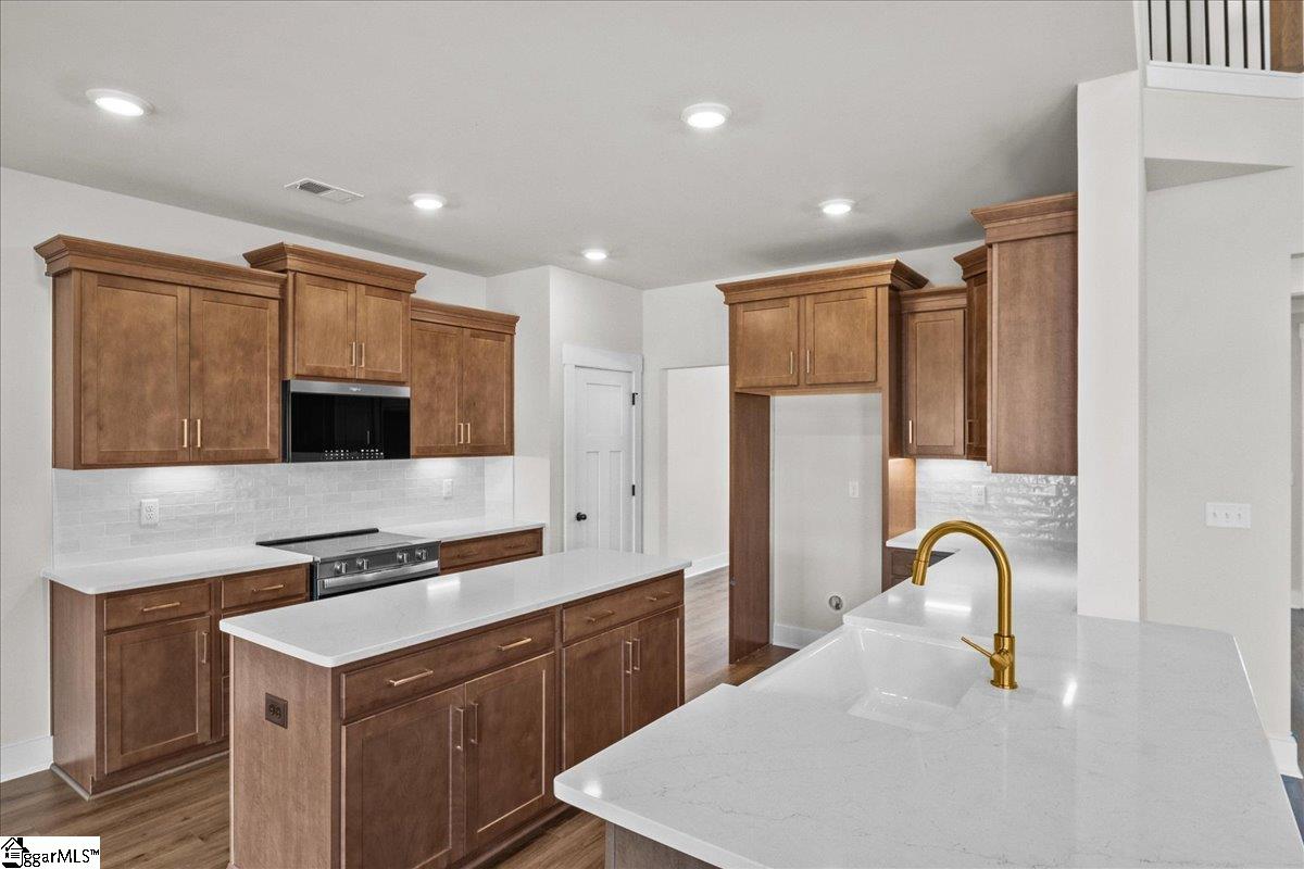 800 Lonsdale Court Property Photo 7