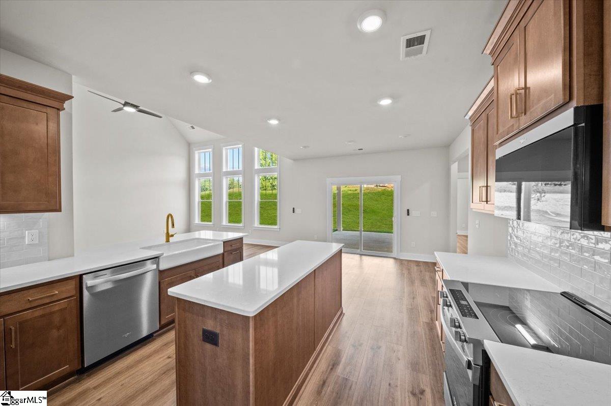 800 Lonsdale Court Property Photo 8