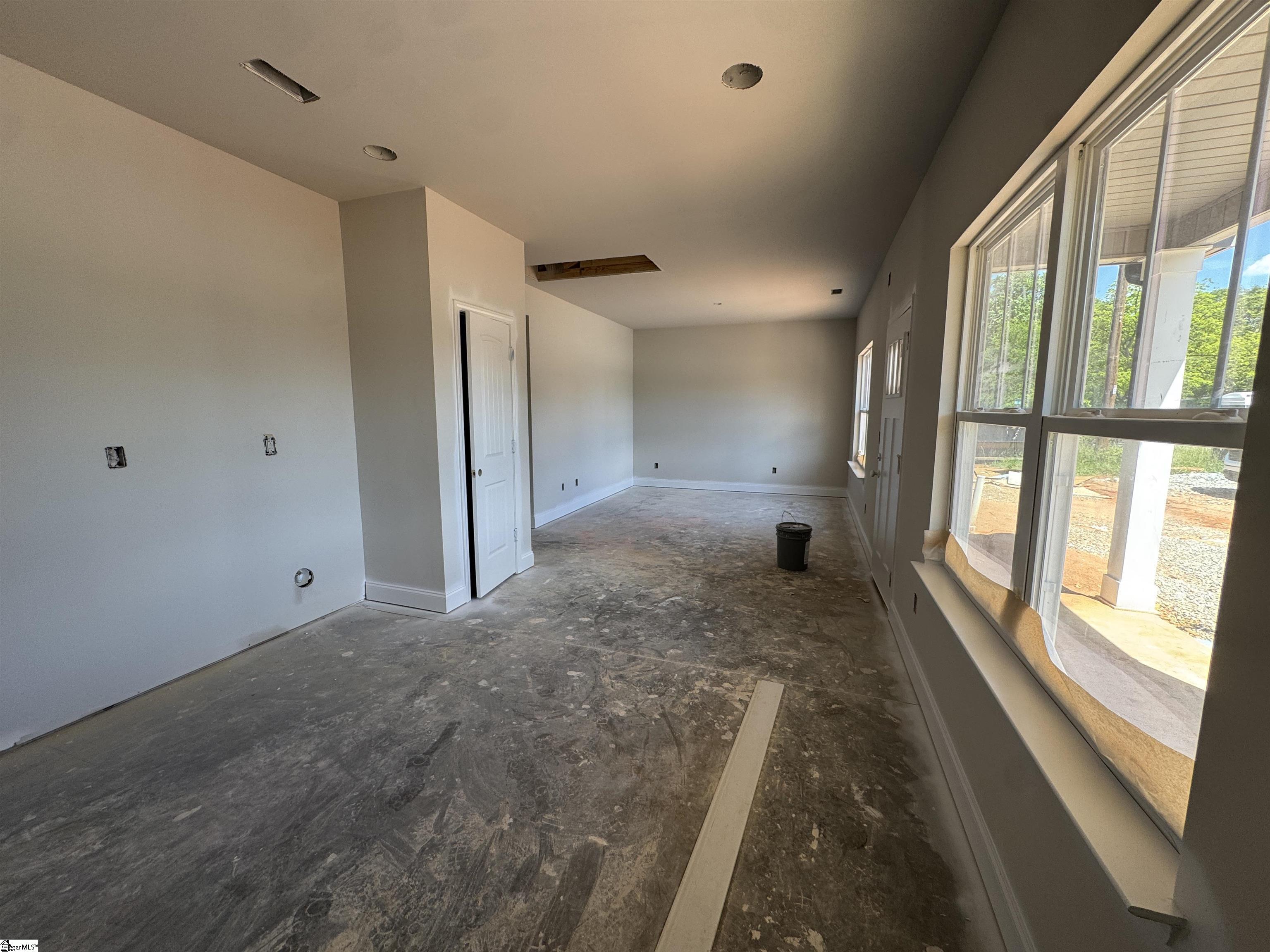 710 W Mauldin Street Property Photo 3