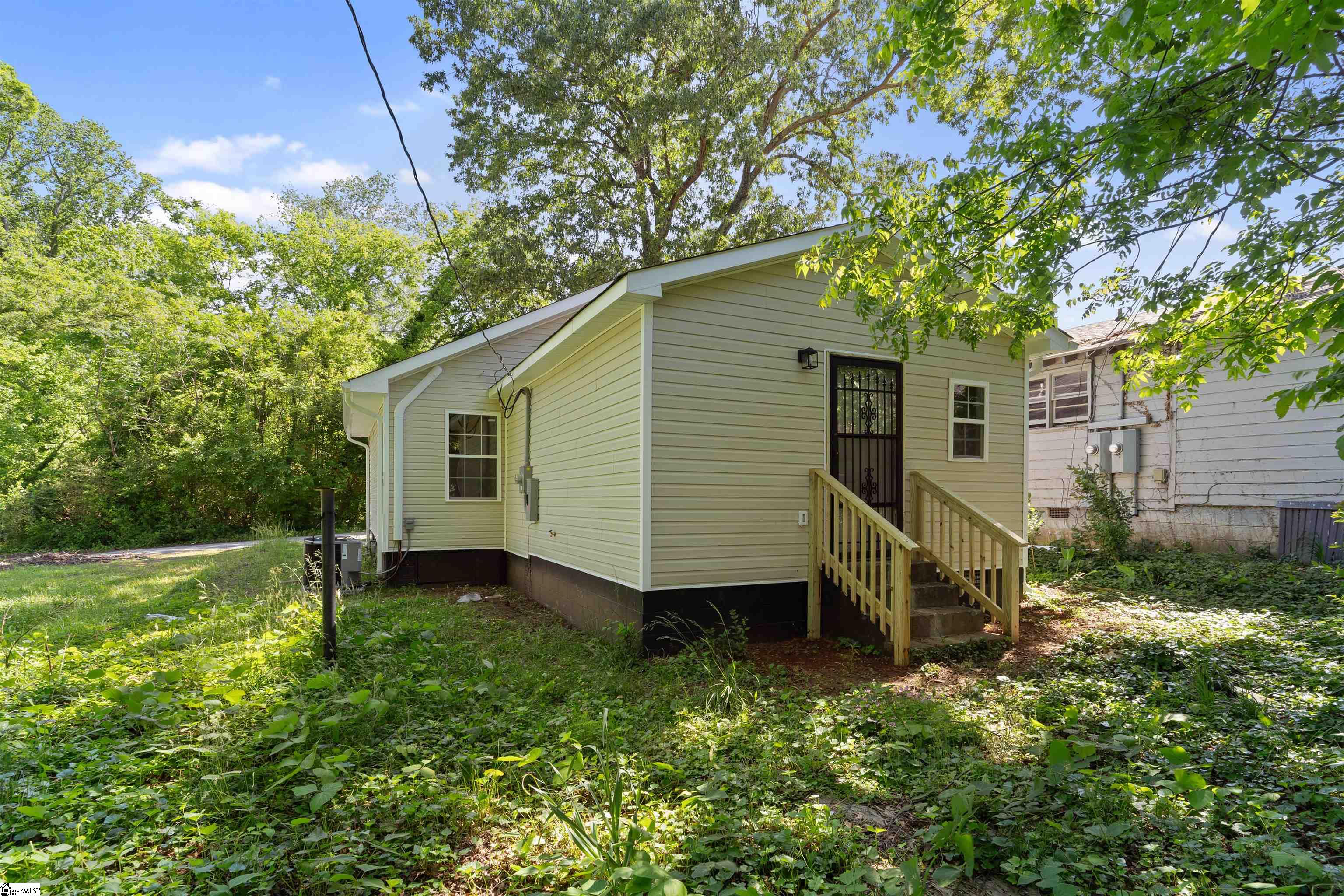 128 Owens Street Property Photo 2