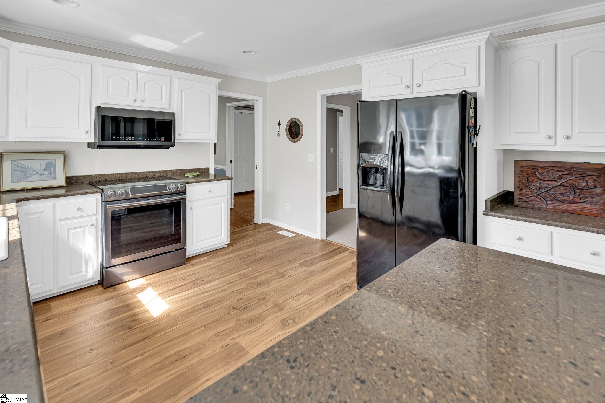 114 Moorhaven Drive Property Photo 8