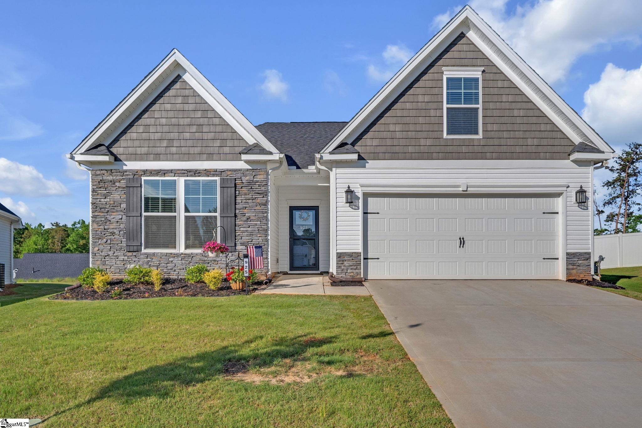 925 Maple Grove Way Property Photo 1
