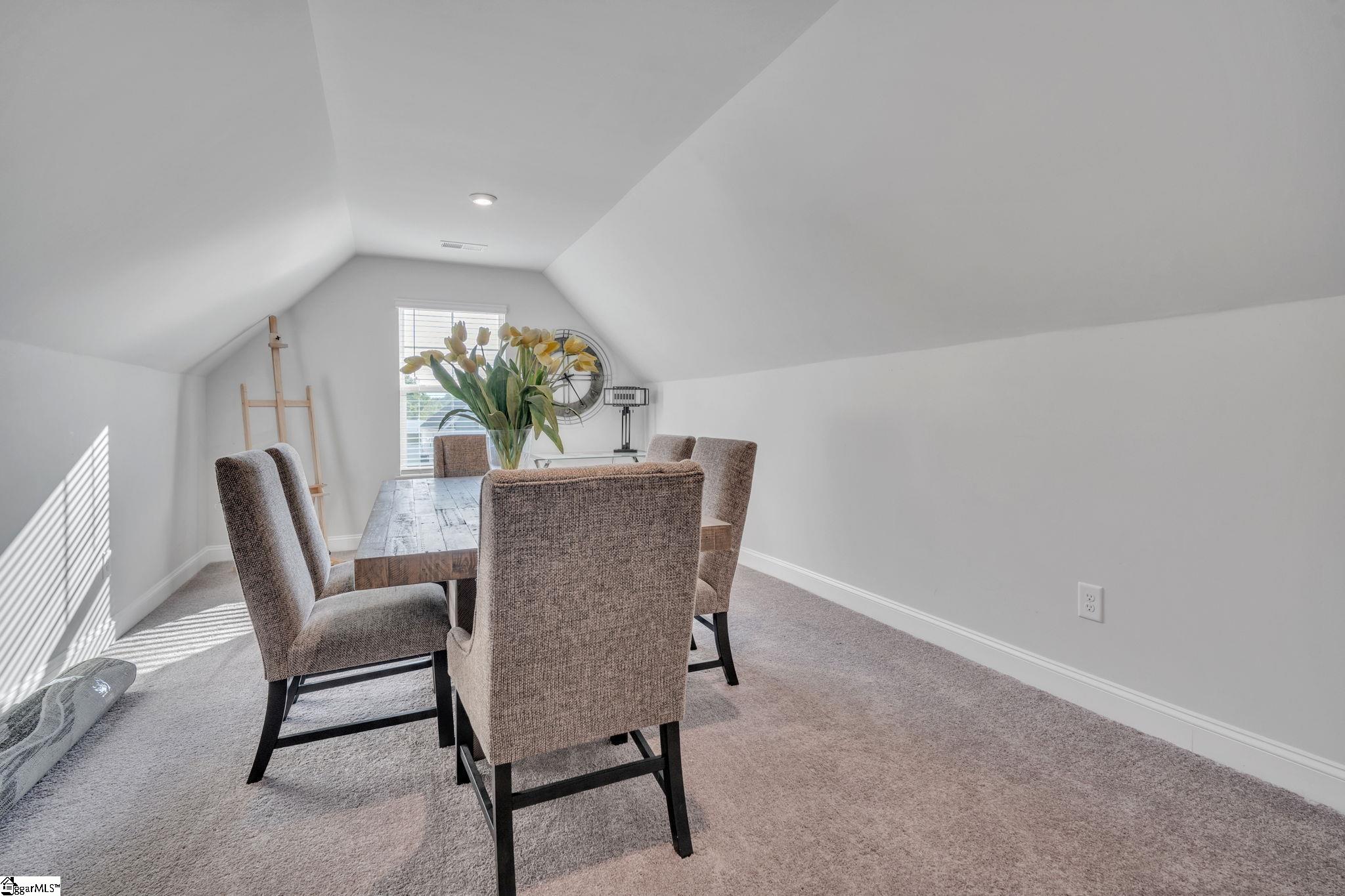 925 Maple Grove Way Property Photo 13