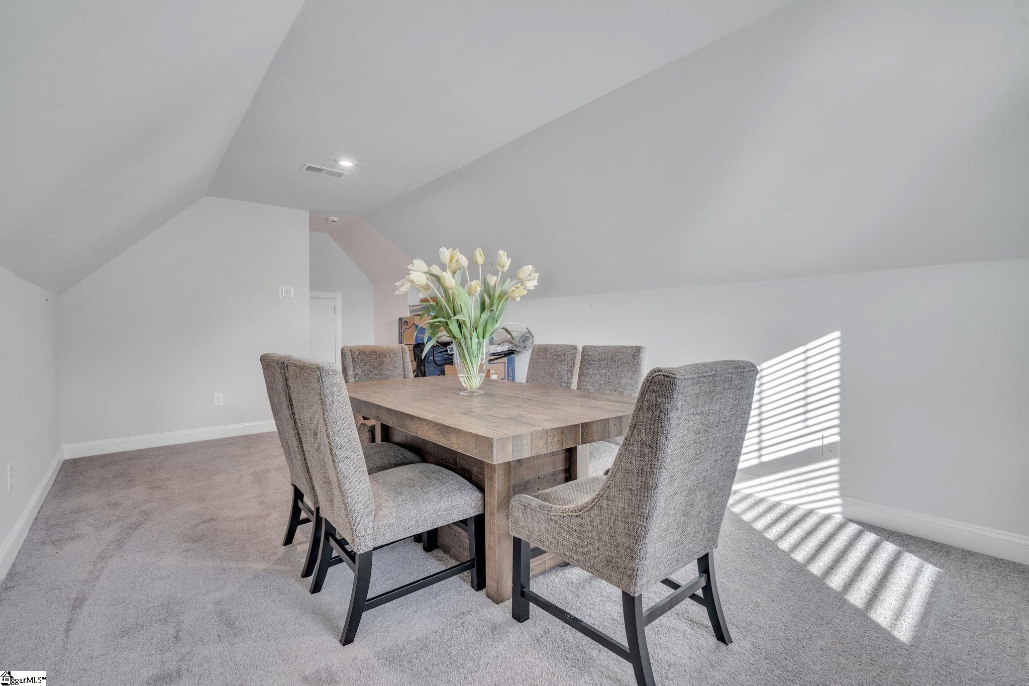 925 Maple Grove Way Property Photo 14