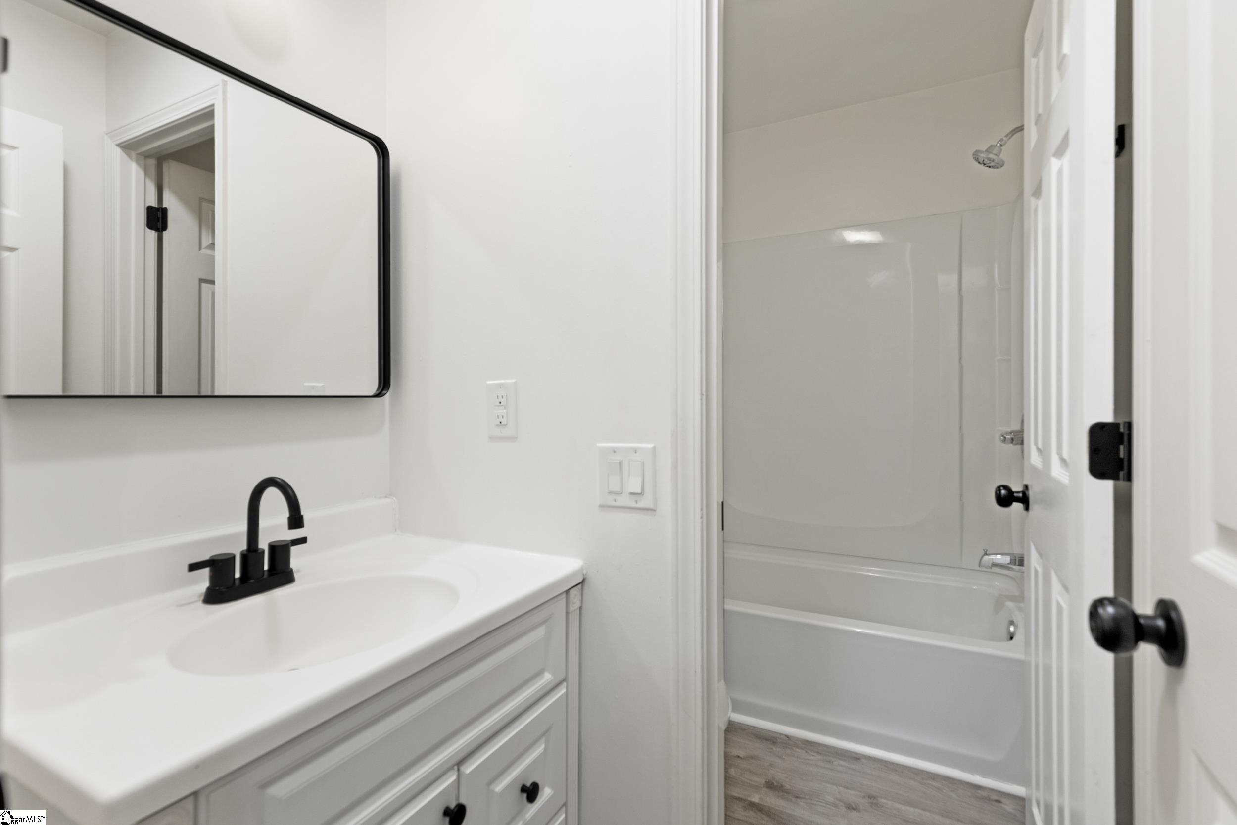 421 Wood Road Property Photo 14