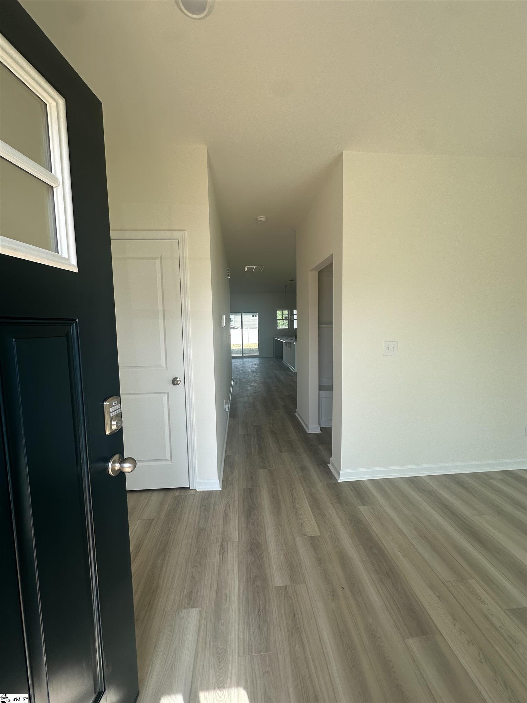 907 Gibbons Street Property Photo 4