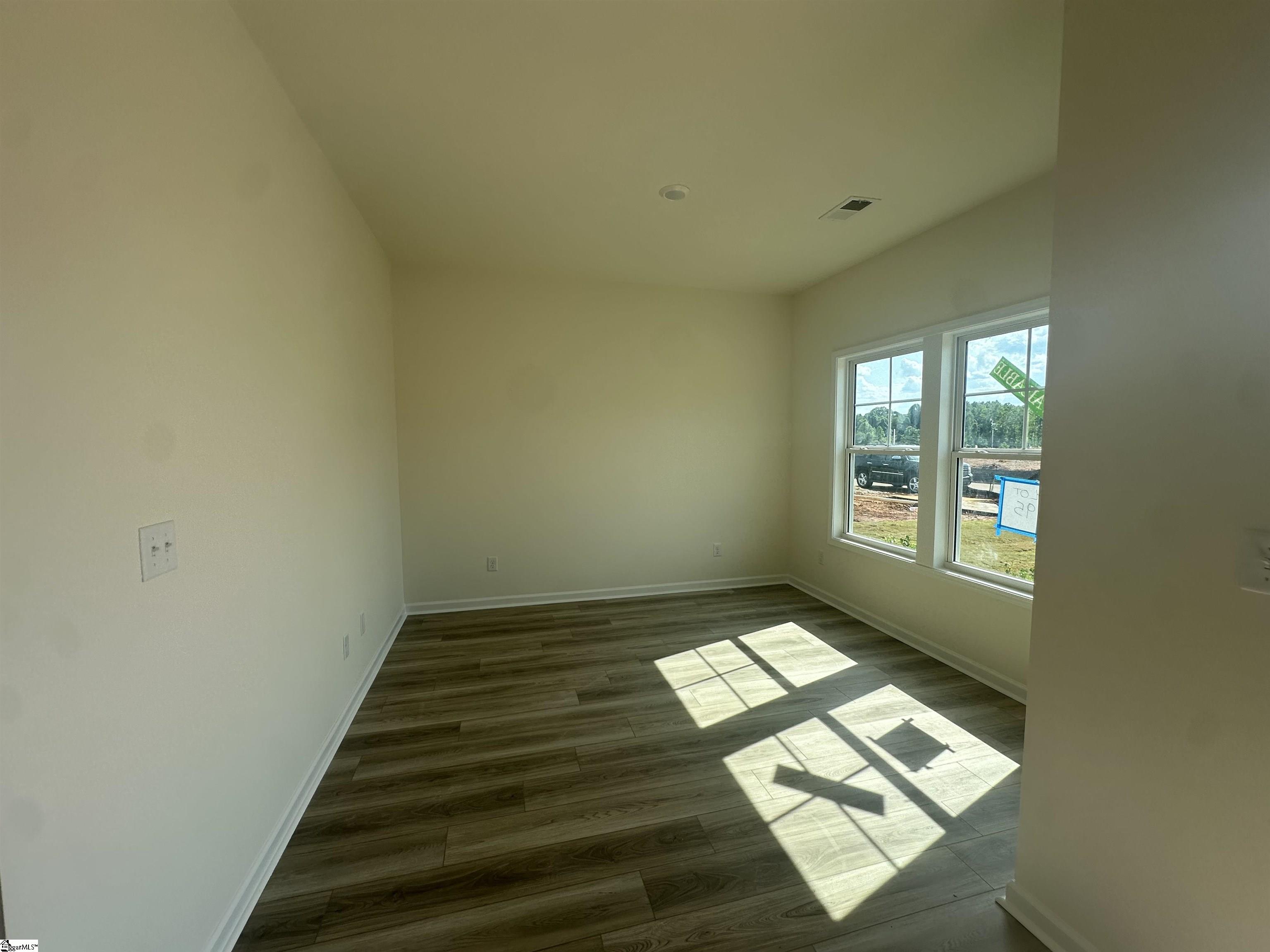 907 Gibbons Street Property Photo 5