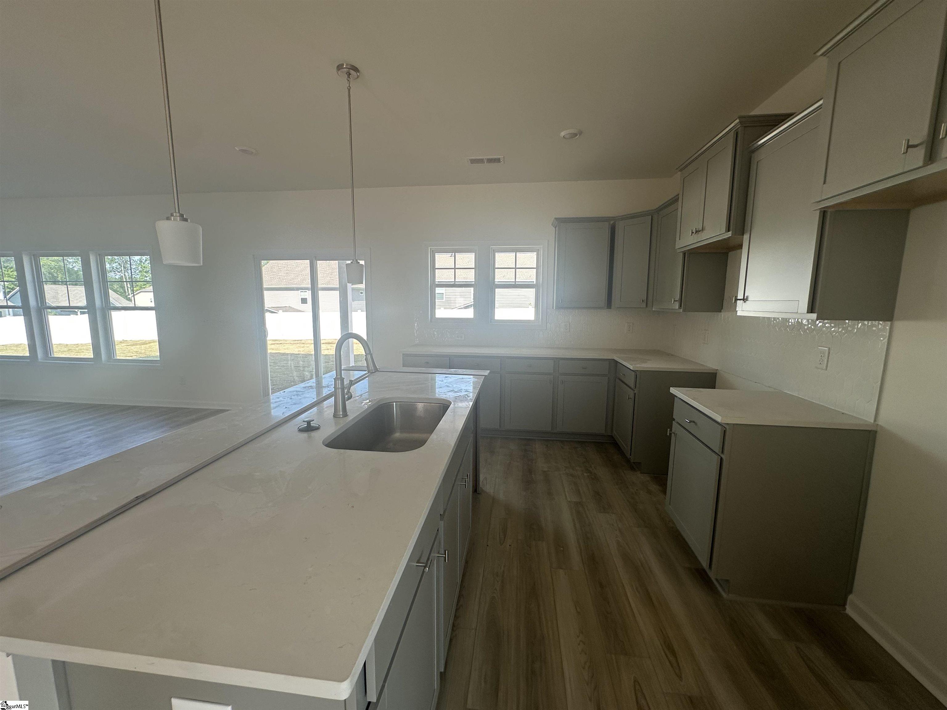 907 Gibbons Street Property Photo 11