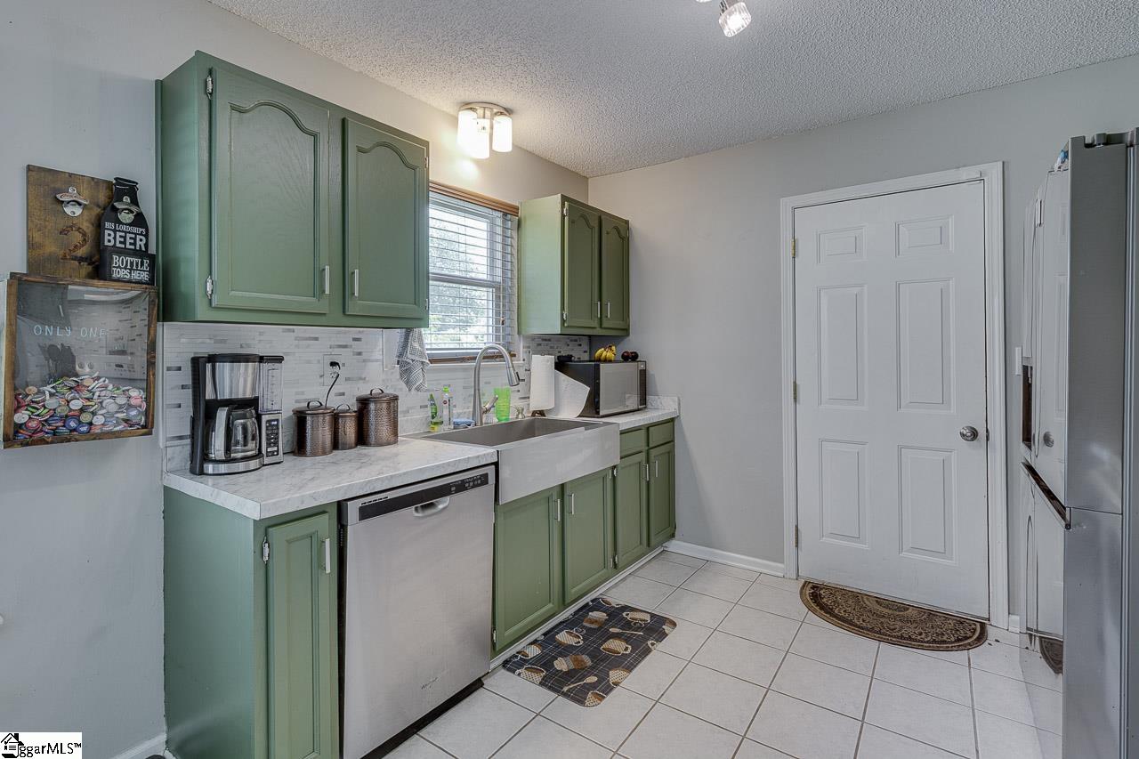 221 Twin Falls Drive Property Photo 4