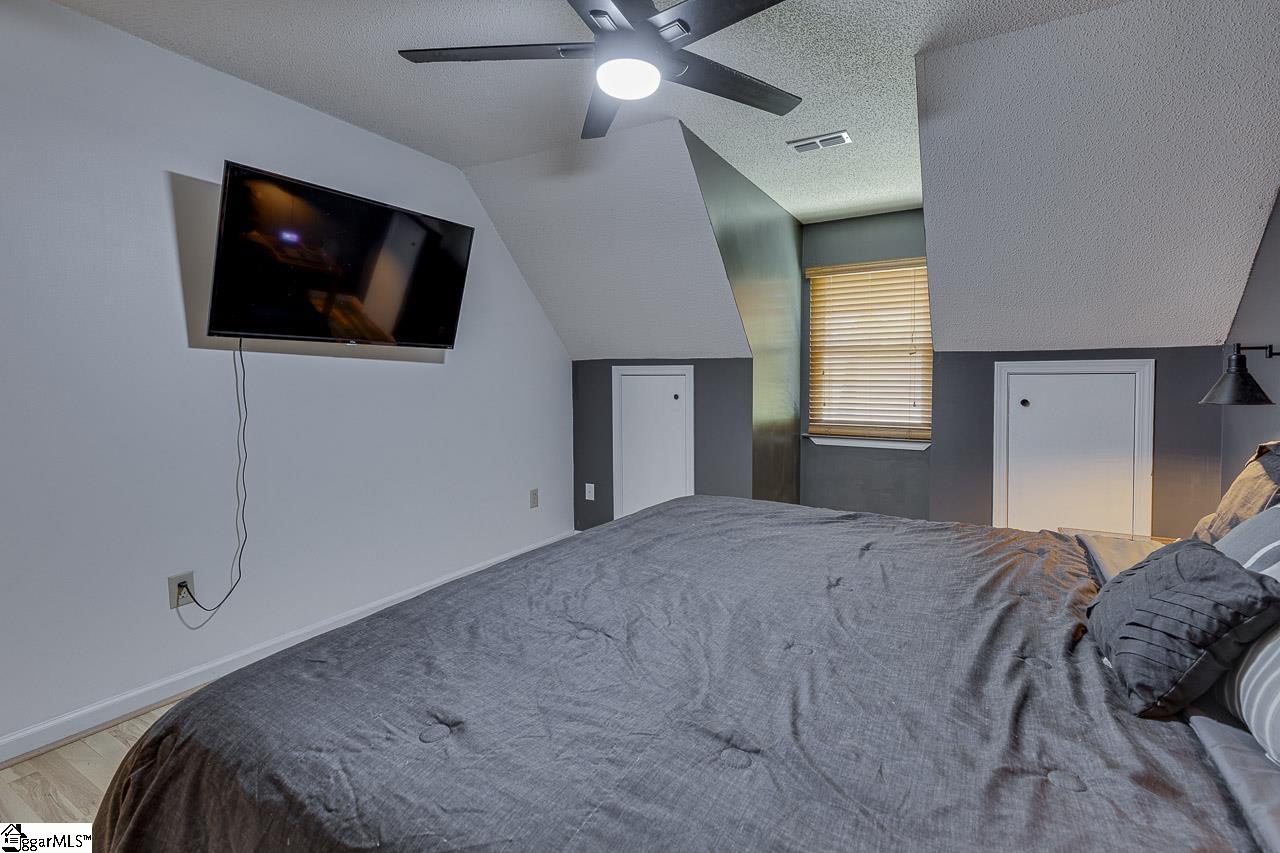 221 Twin Falls Drive Property Photo 14