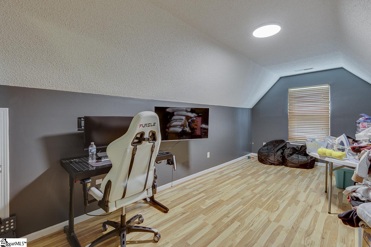 221 Twin Falls Drive Property Photo 25