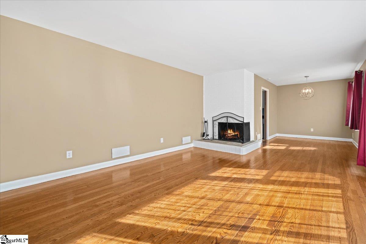 222 Woodview Avenue Property Photo 8