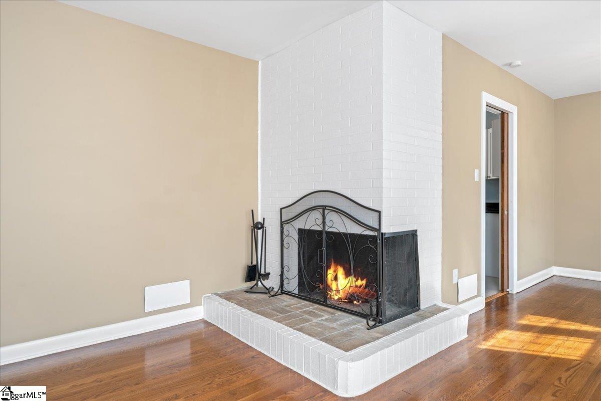 222 Woodview Avenue Property Photo 11