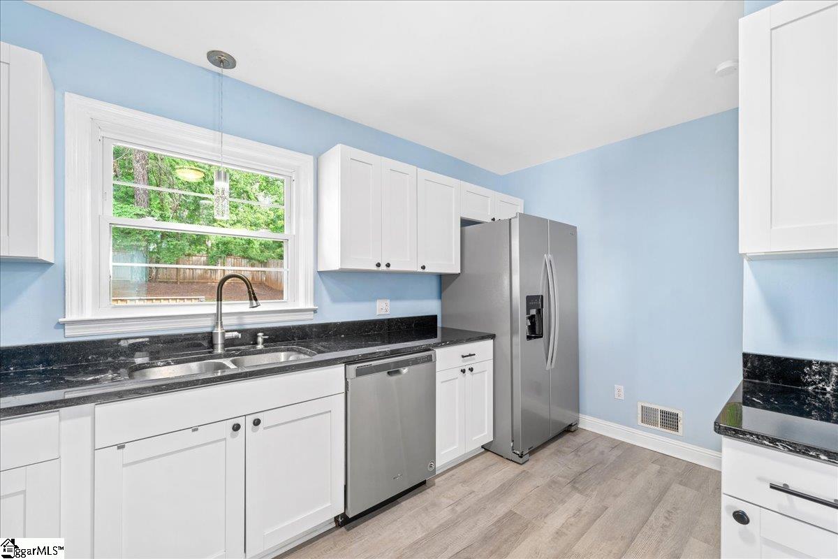 222 Woodview Avenue Property Photo 14