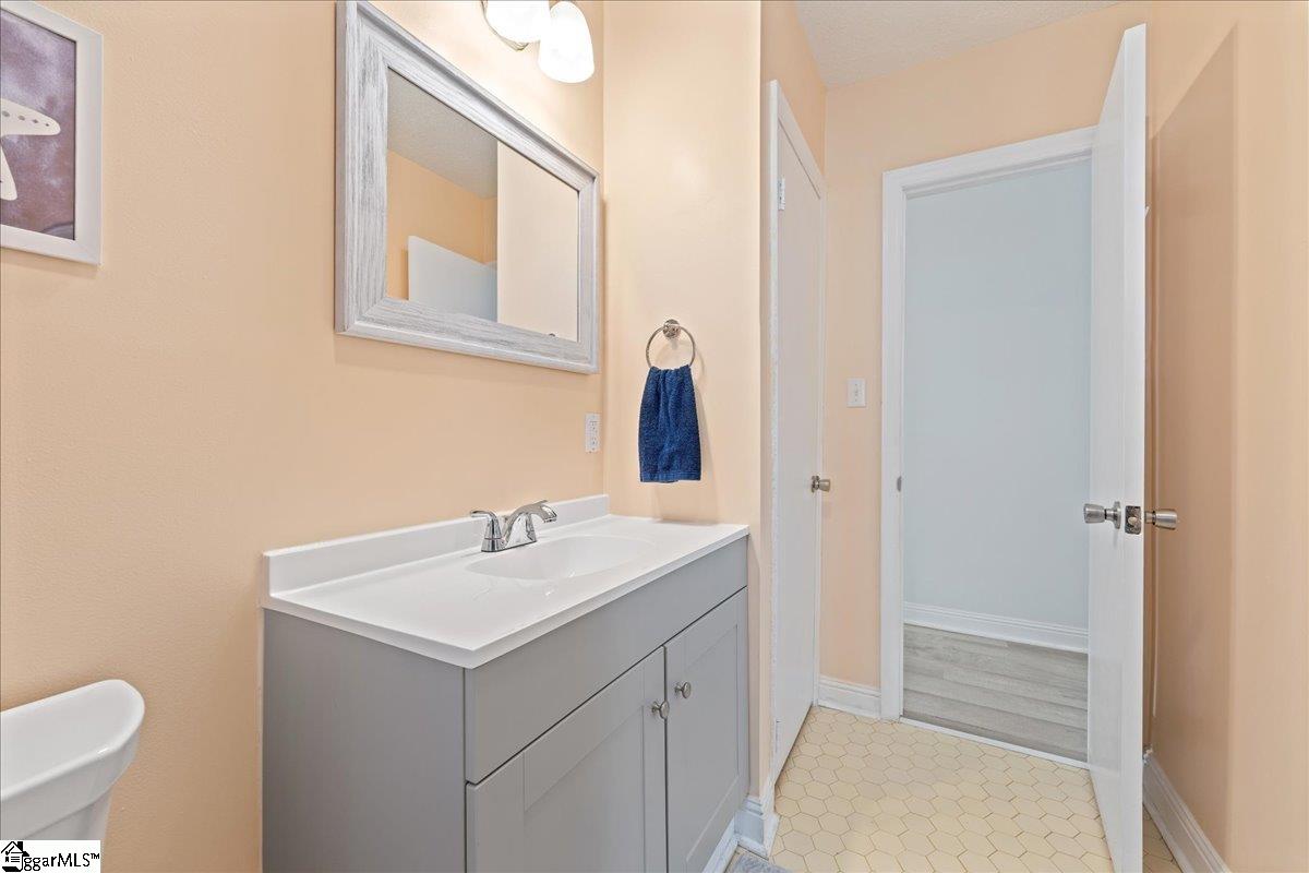 222 Woodview Avenue Property Photo 28