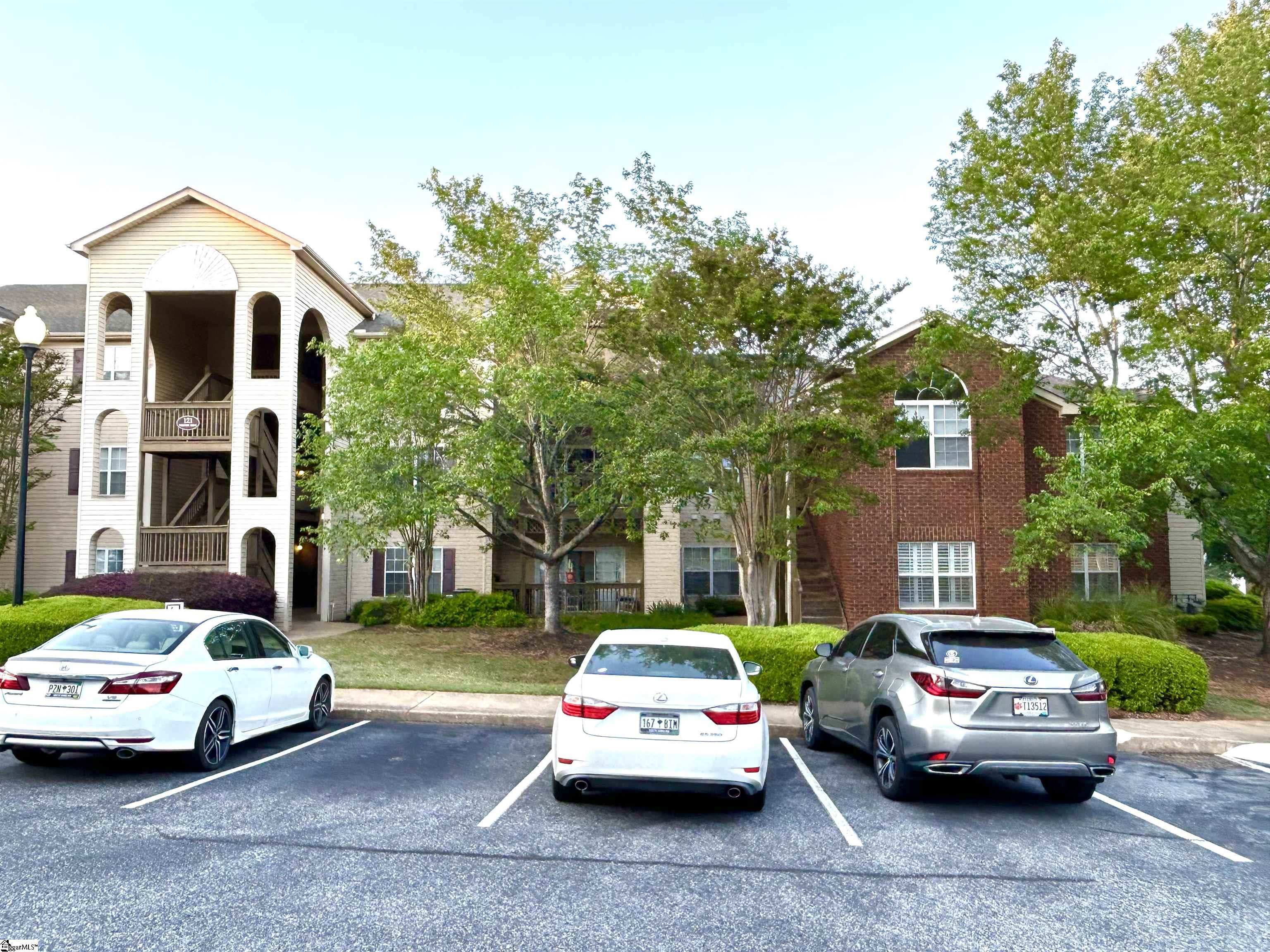 121 Wexford Drive Property Photo 1
