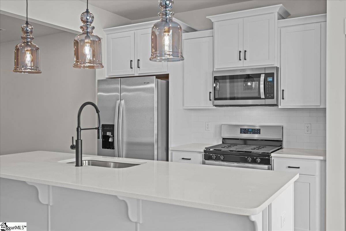 517 Harebell Way Property Photo 7
