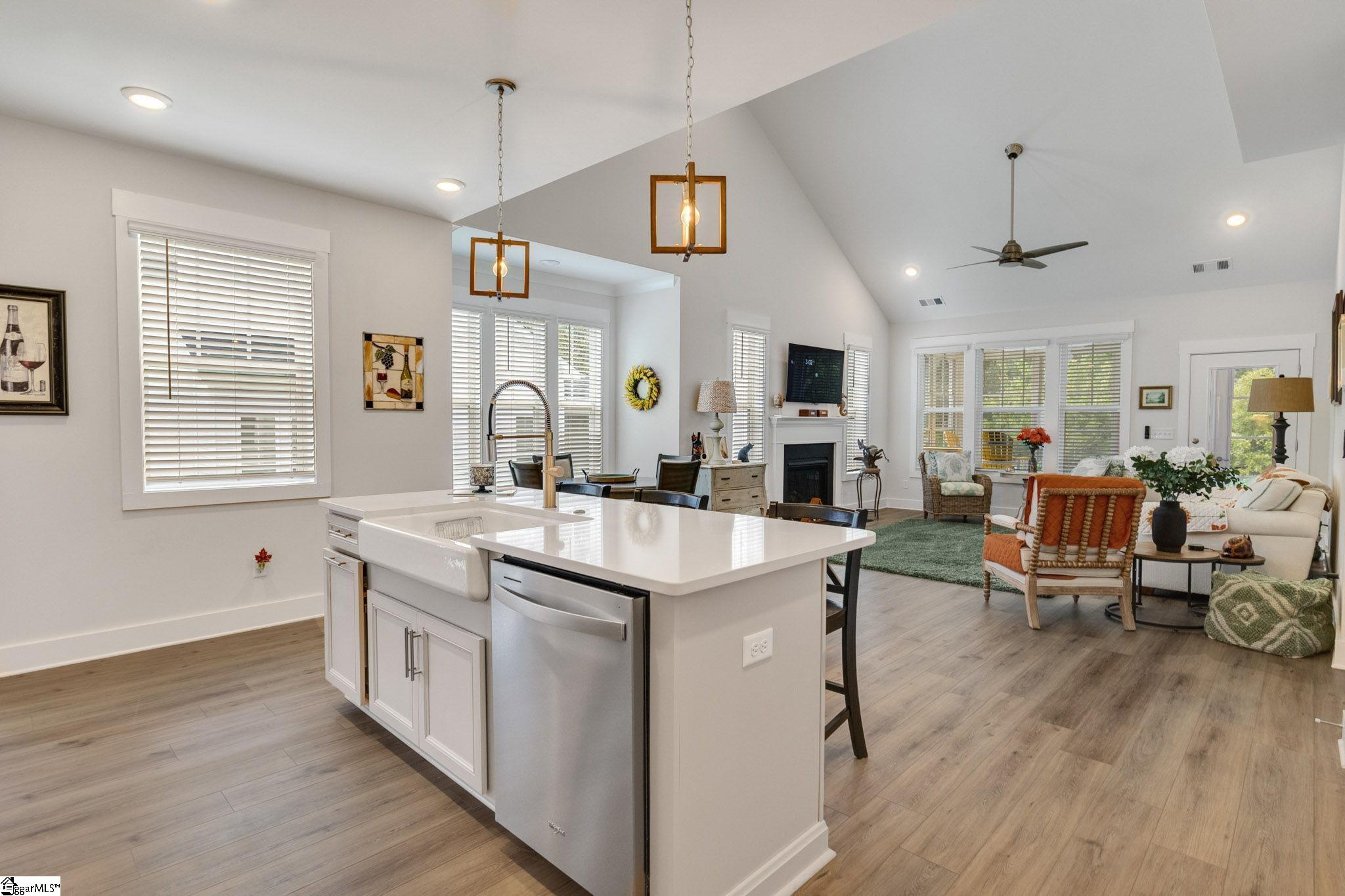 1560 Shallons Court Property Photo 4