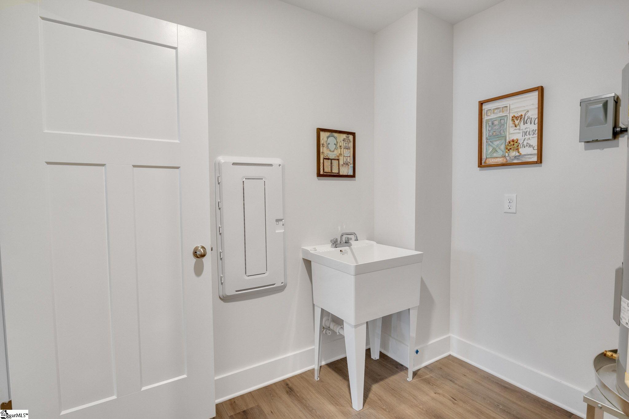 1560 Shallons Court Property Photo 25