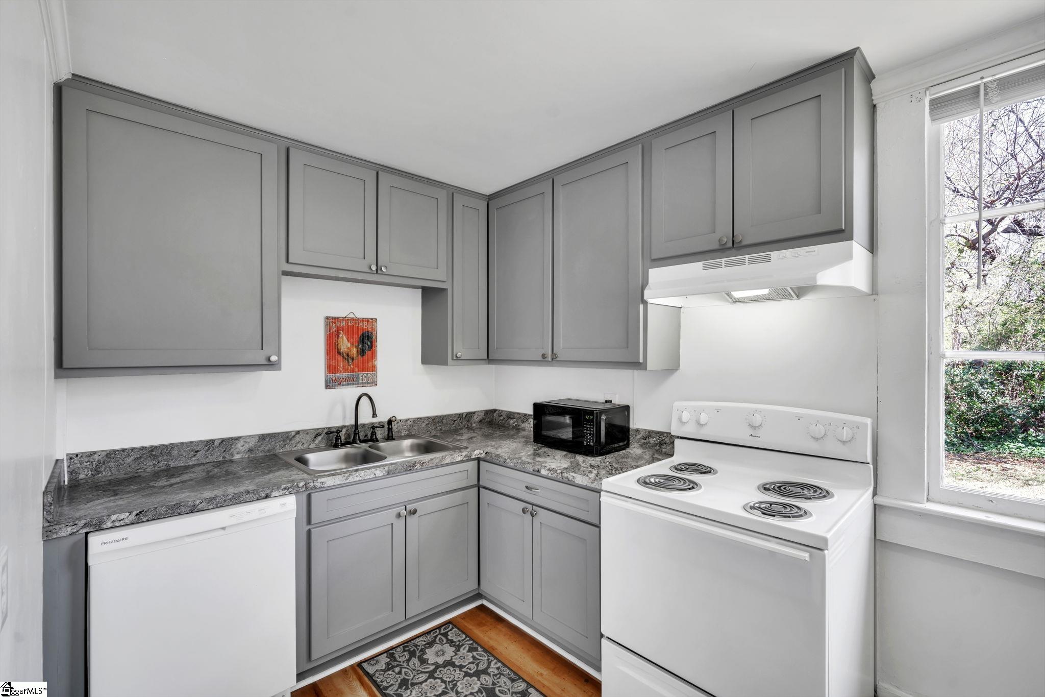 60 N Humphrey Street Property Photo 8