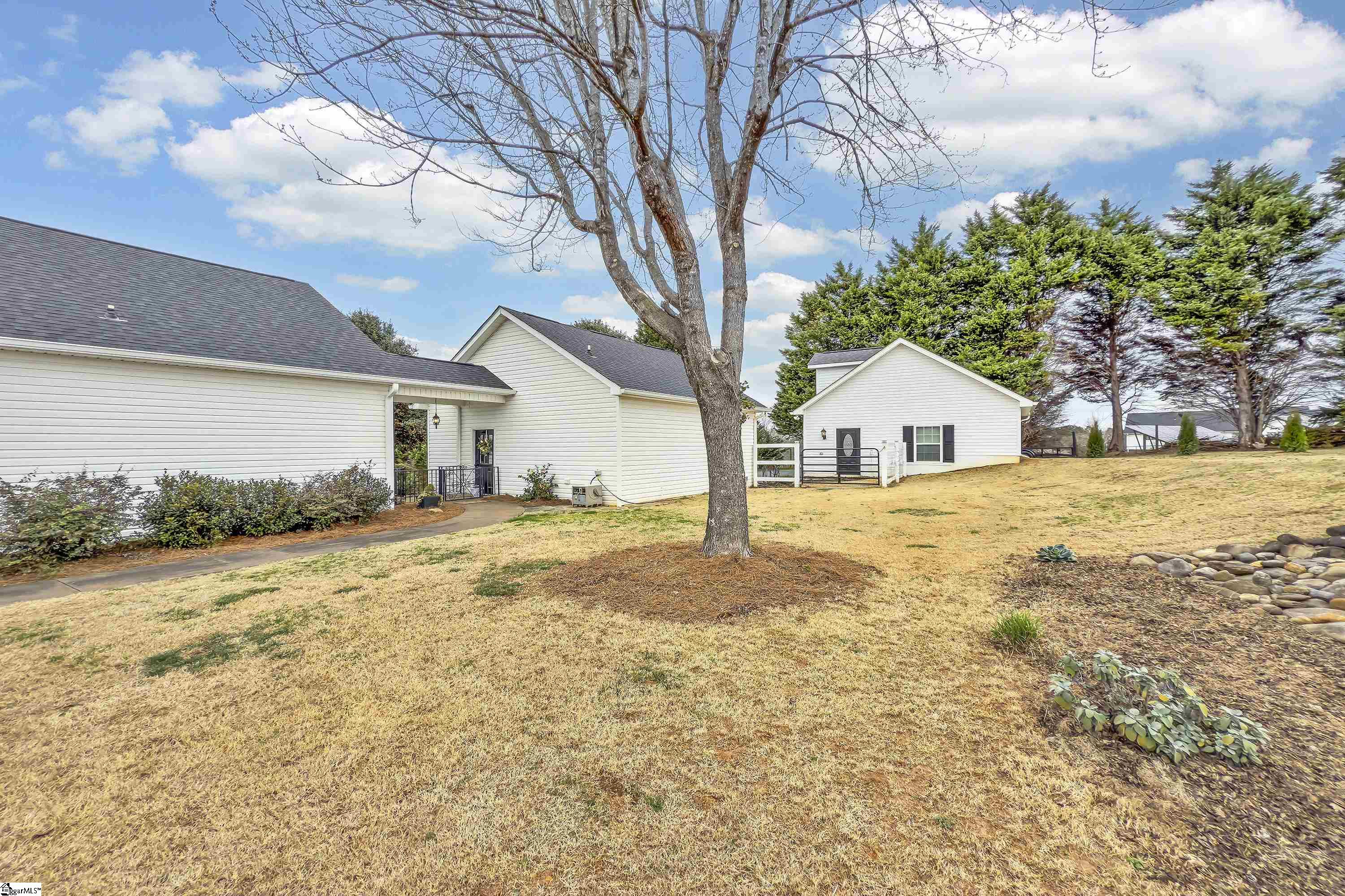 121 Eastlake Drive Property Photo 38