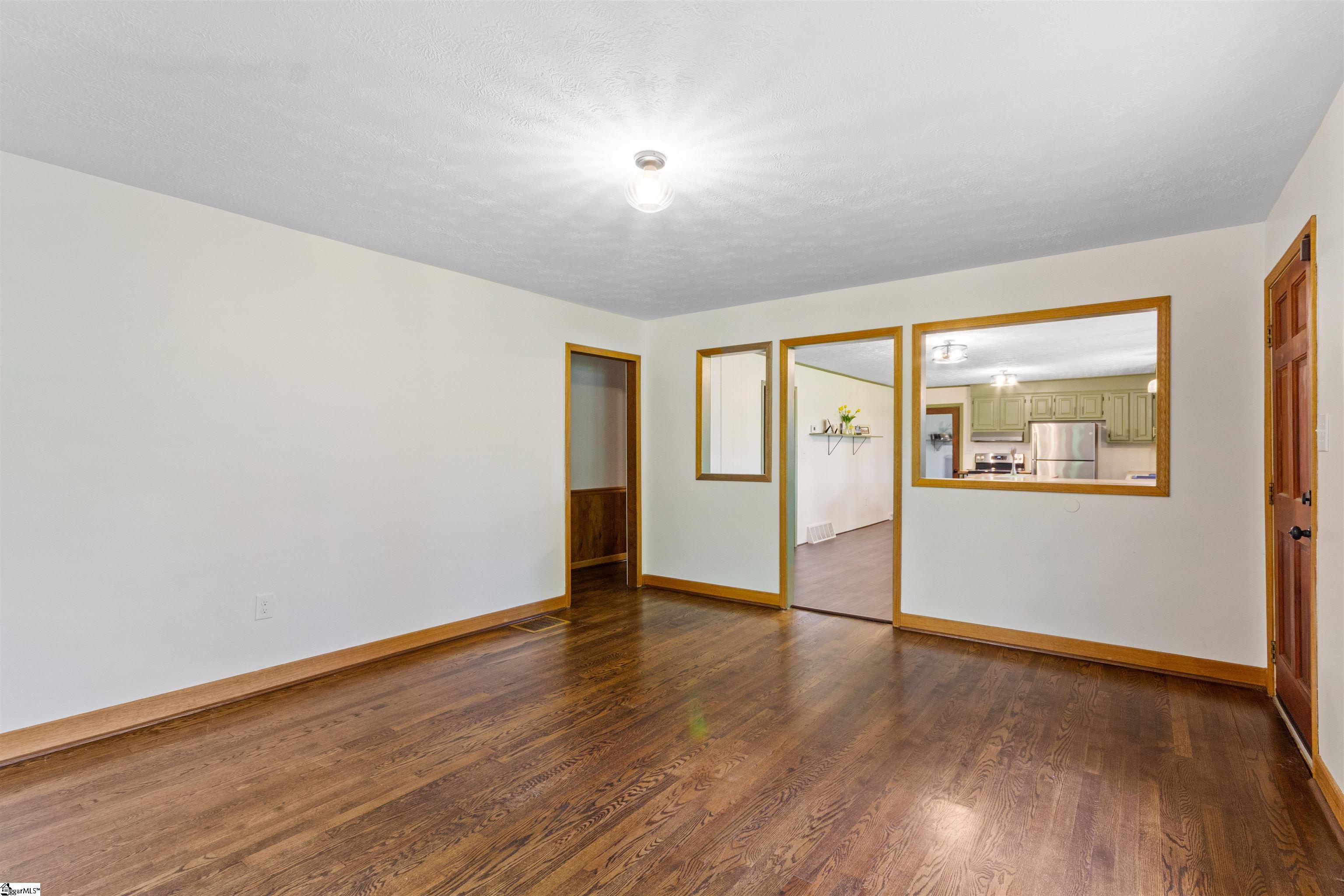 1121 Ireland Road Property Photo 4