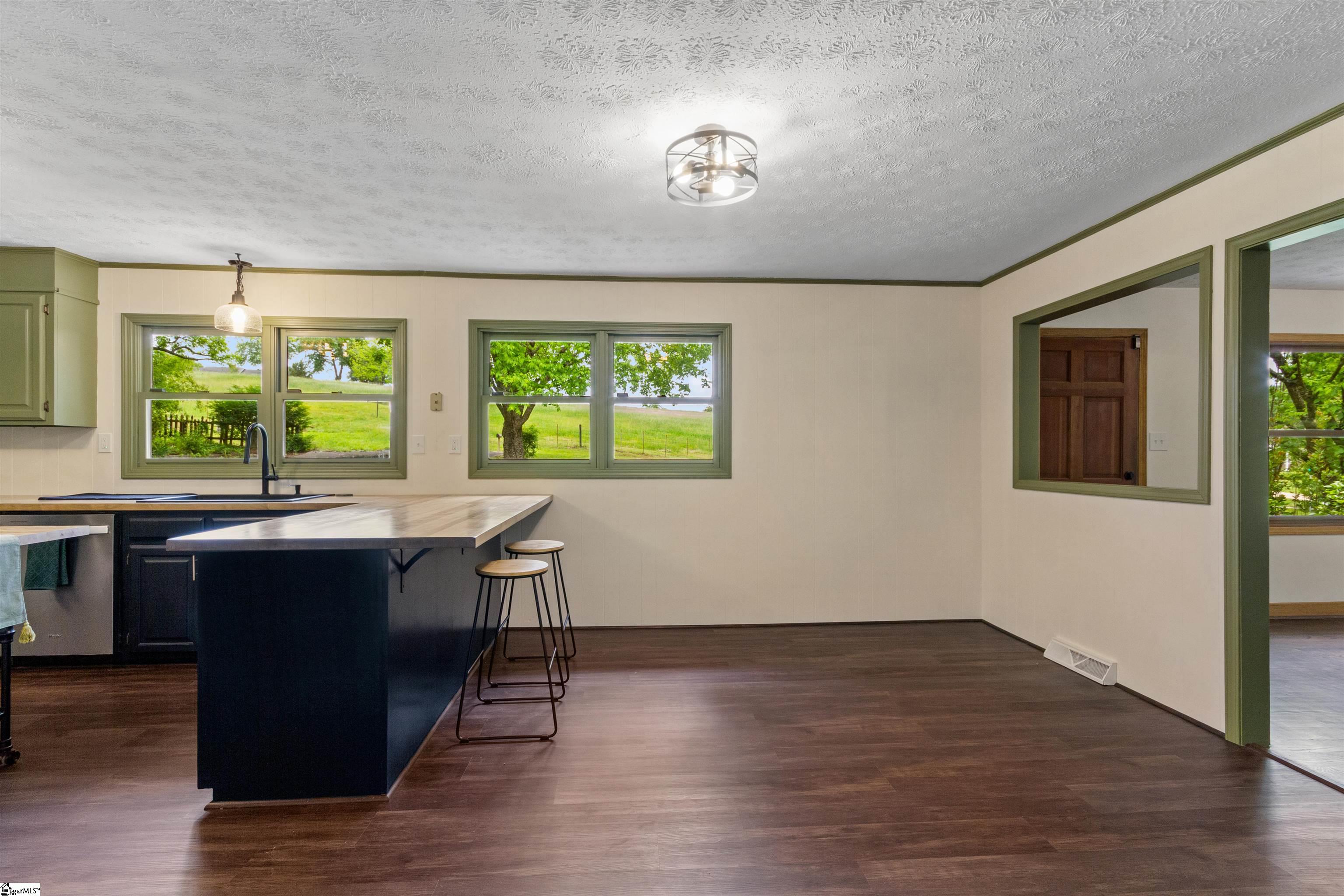 1121 Ireland Road Property Photo 5