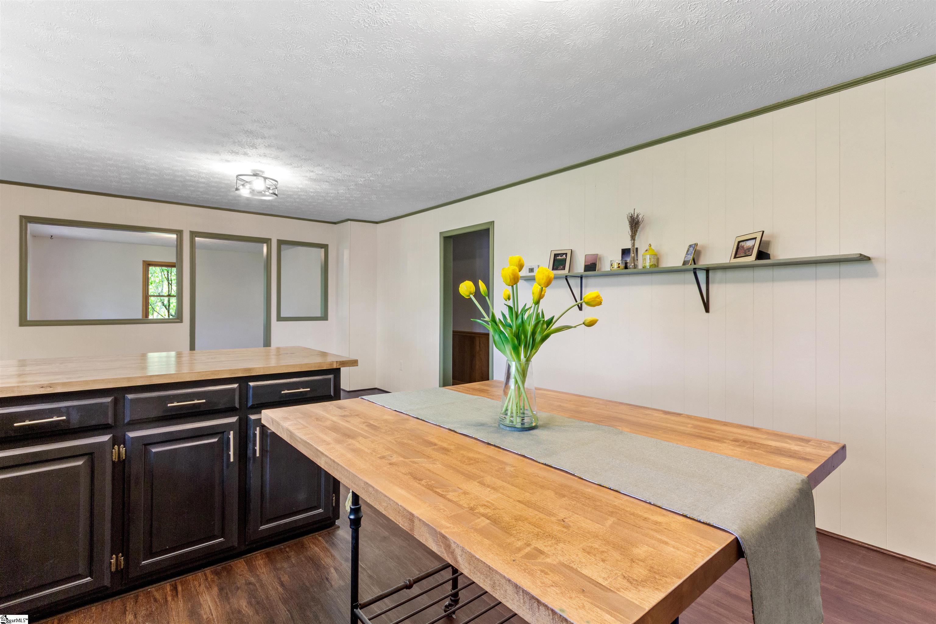 1121 Ireland Road Property Photo 8