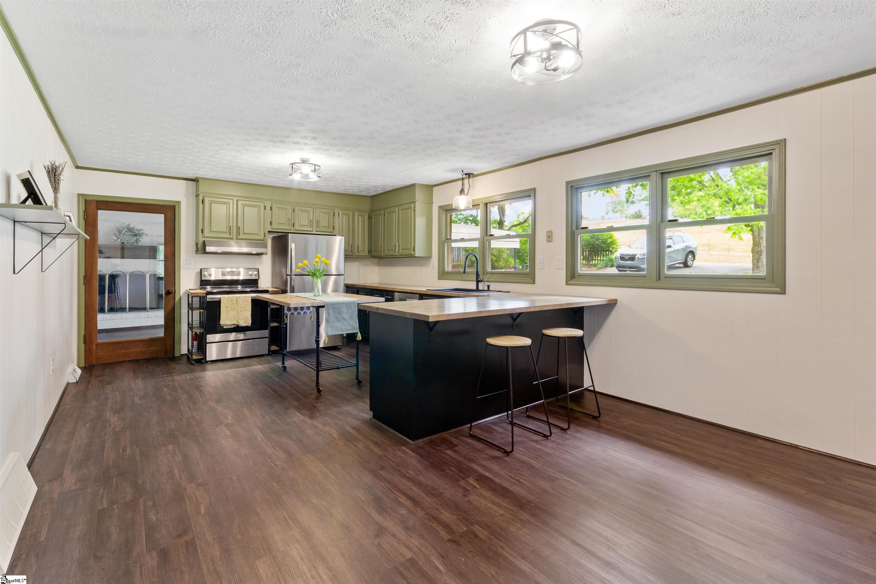 1121 Ireland Road Property Photo 11