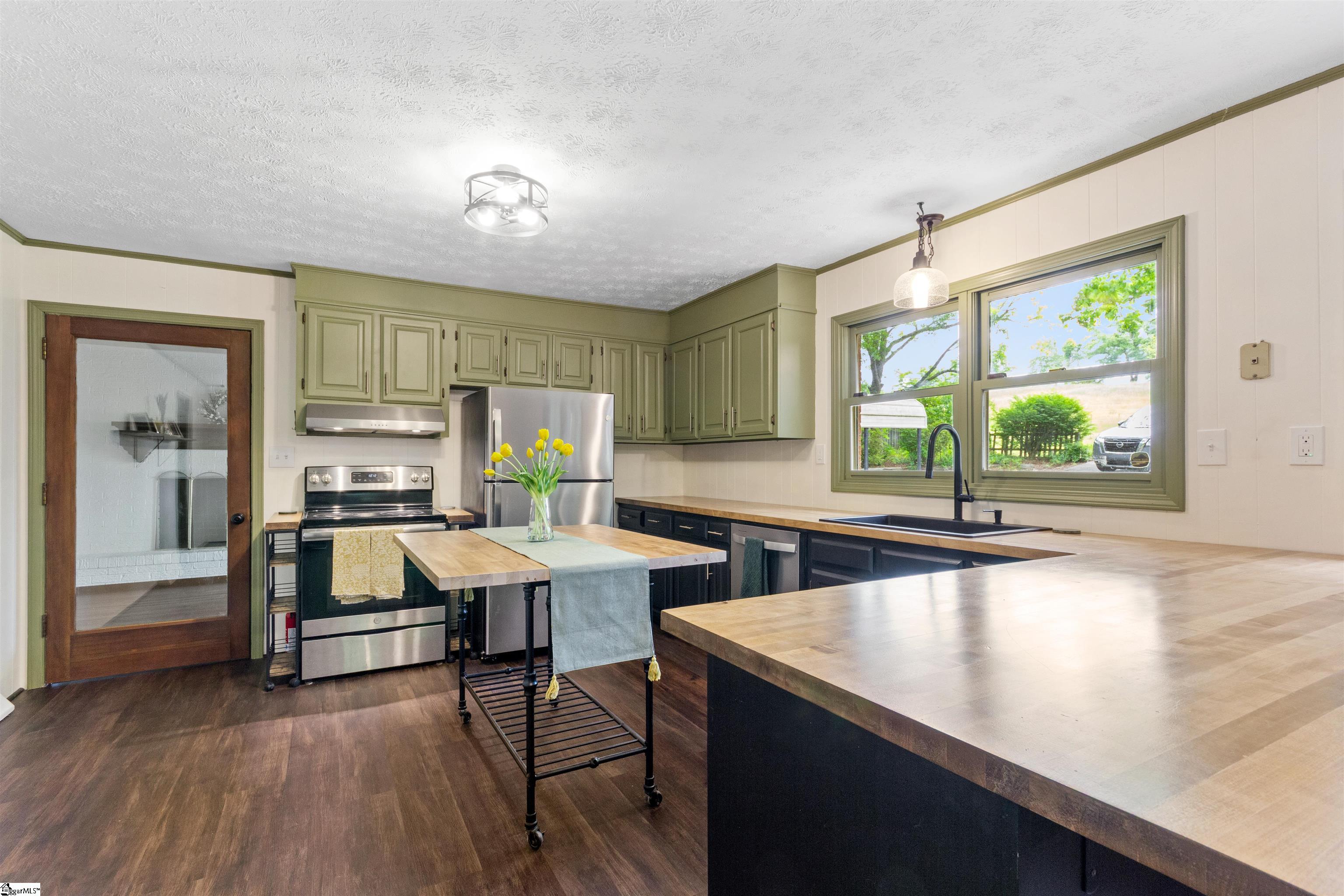 1121 Ireland Road Property Photo 14
