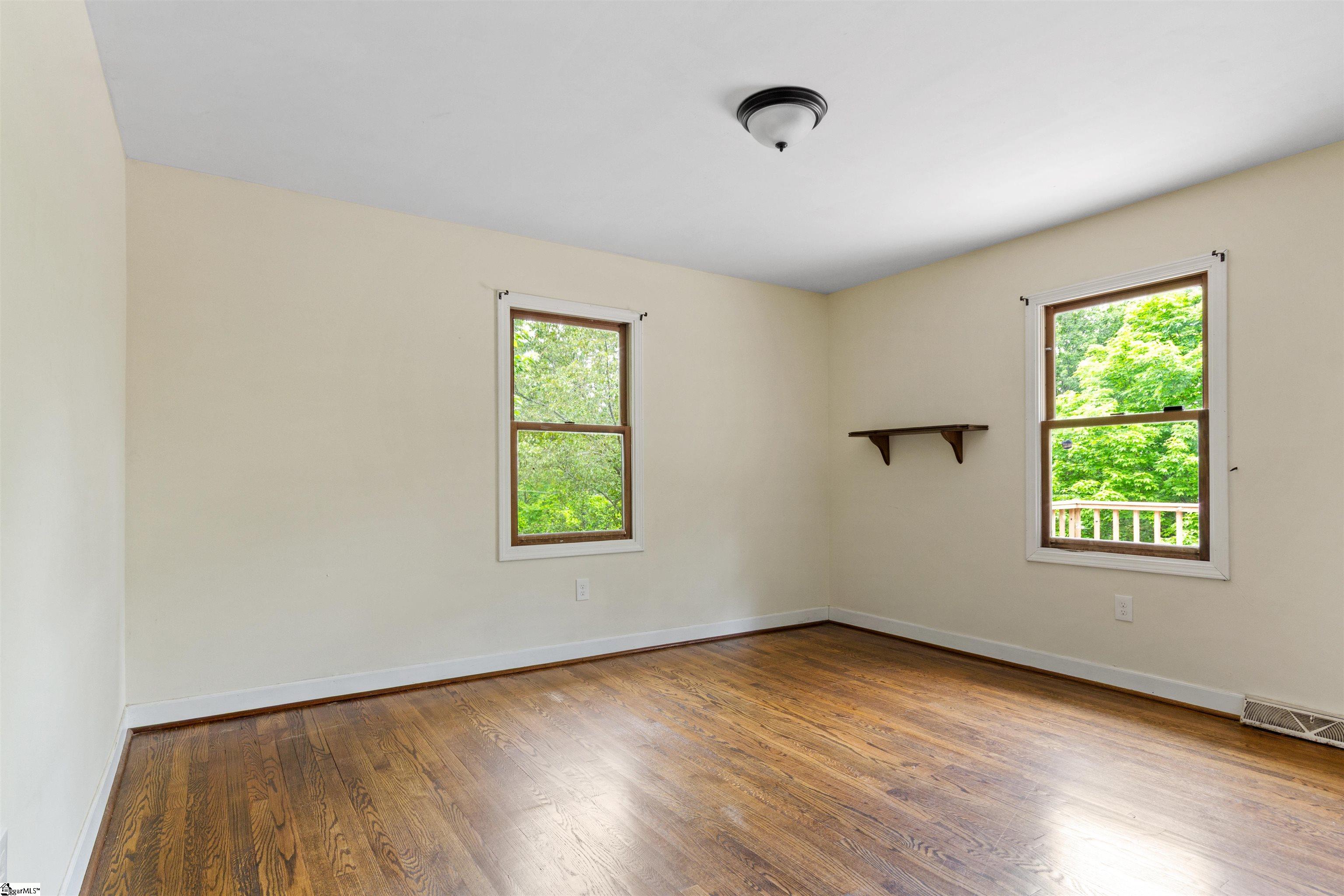 1121 Ireland Road Property Photo 18