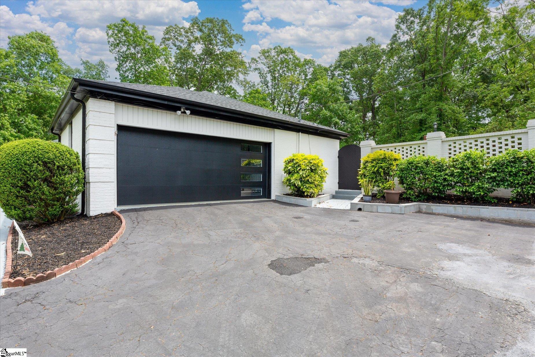 204 Sourwood Drive Property Photo 4