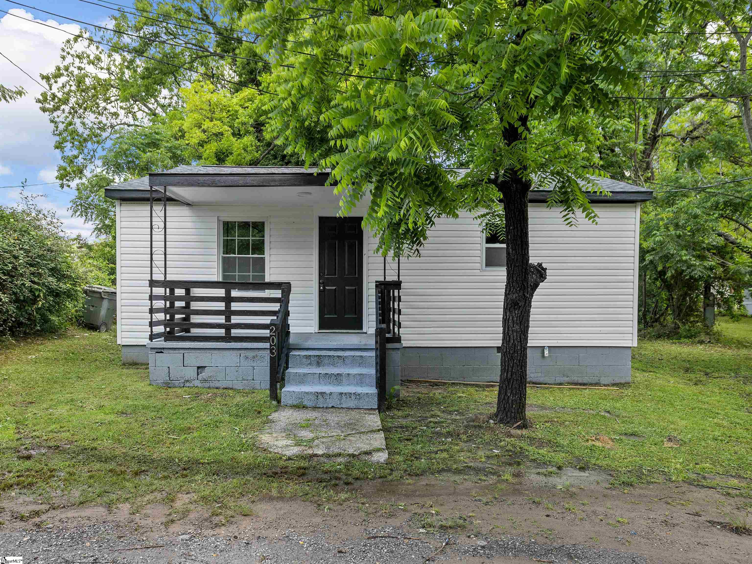 203 Oak Street Circle Property Photo