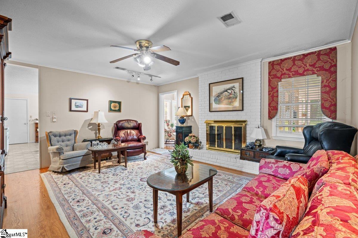 110 Woodbine Terrace Property Photo 6