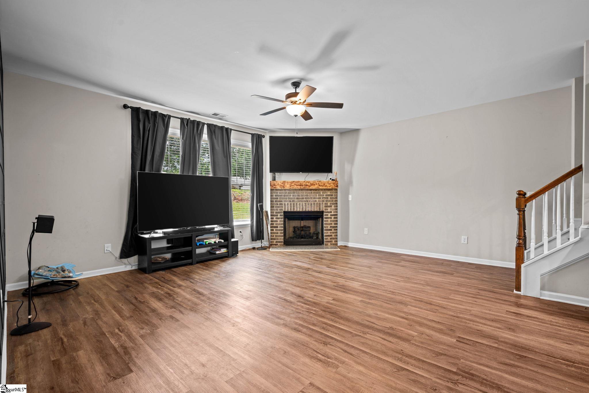 114 Lake Forest Circle Property Photo 6
