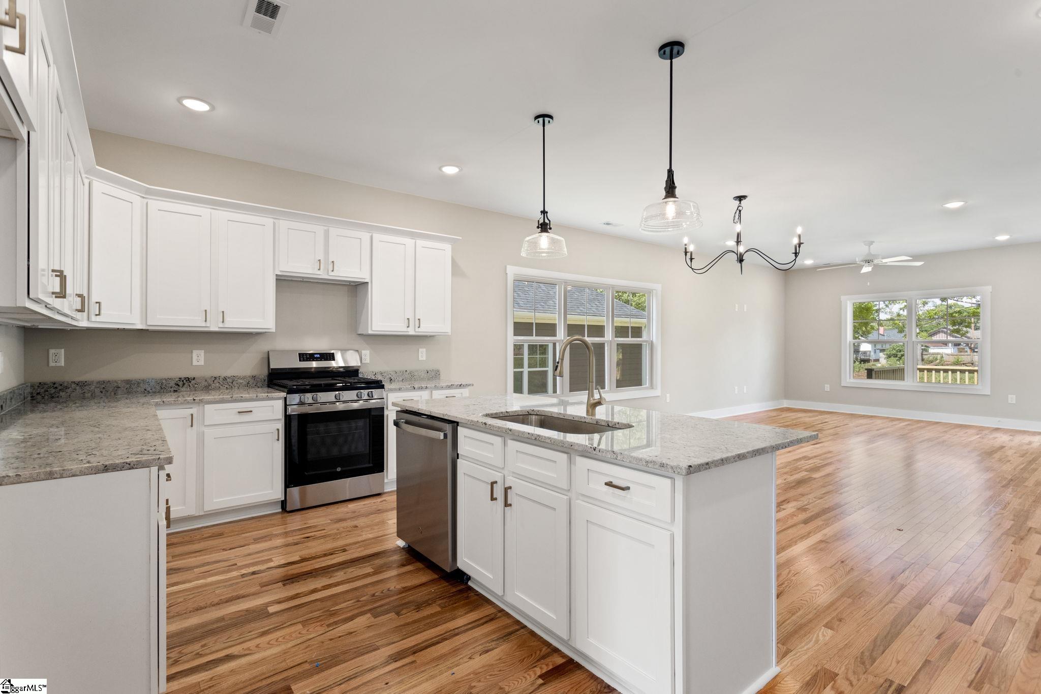 18 N Georgia Avenue Property Photo 6