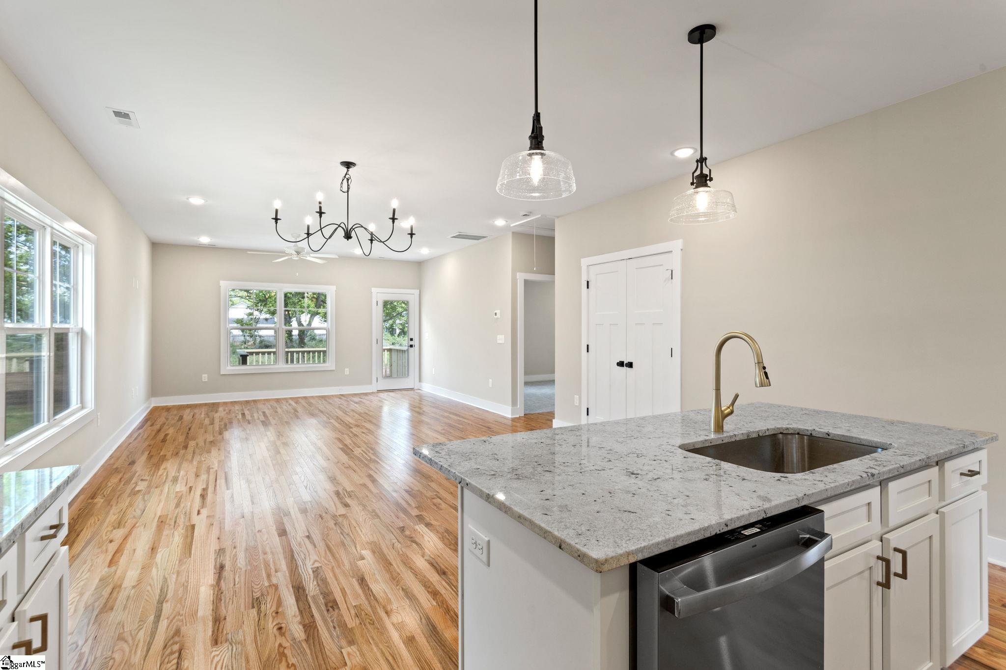 18 N Georgia Avenue Property Photo 9