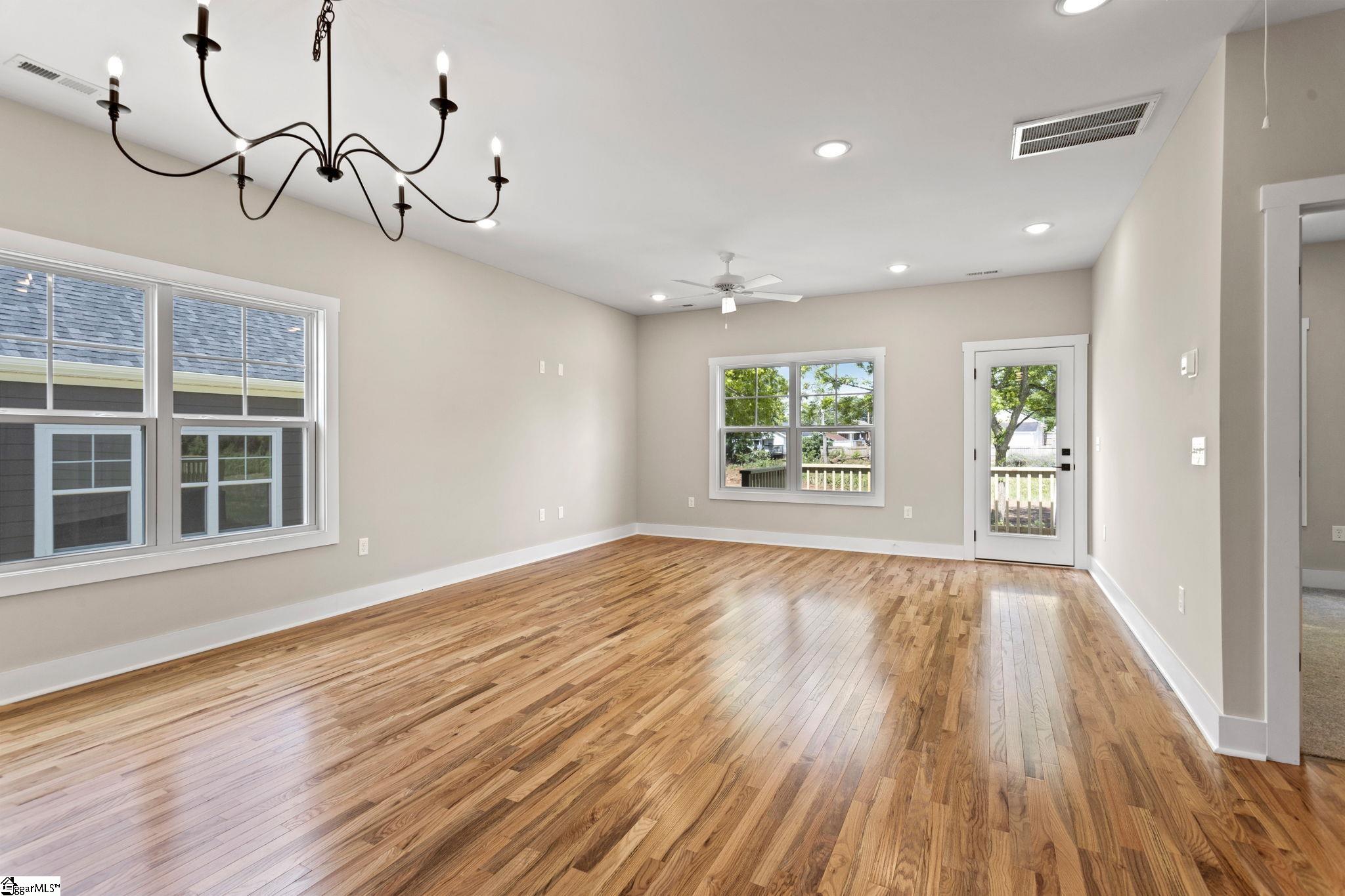 18 N Georgia Avenue Property Photo 10