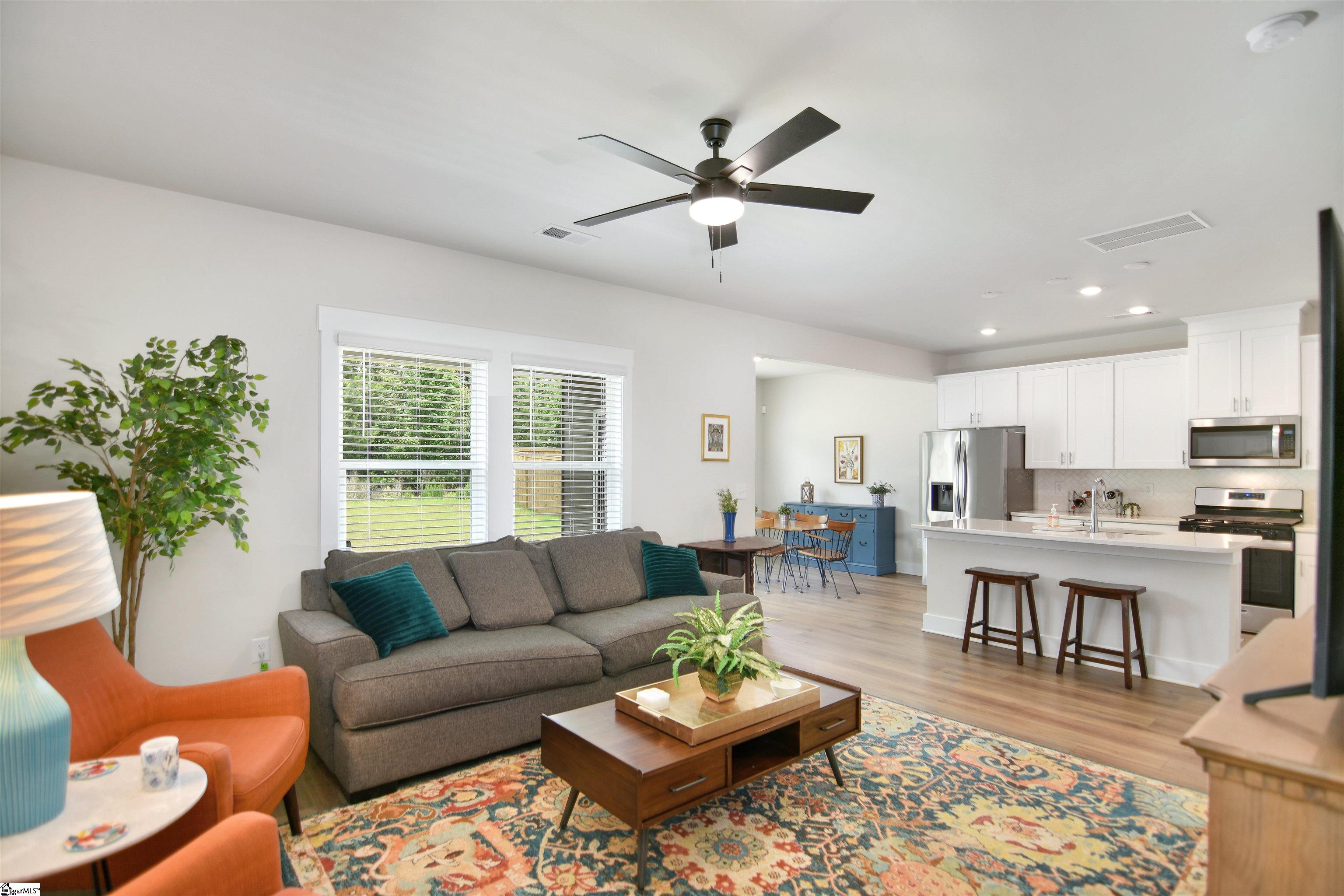 105 Boren Way Property Photo 4