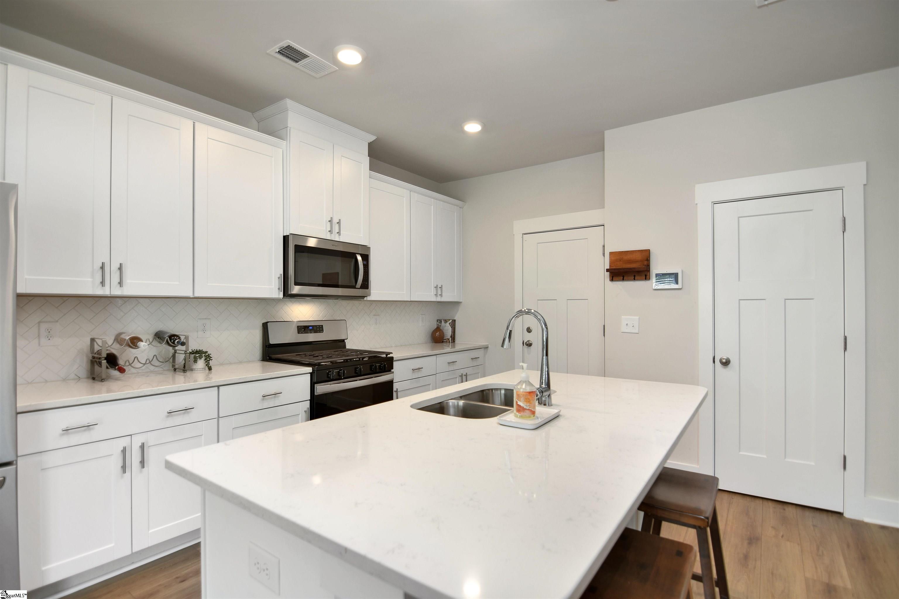 105 Boren Way Property Photo 8